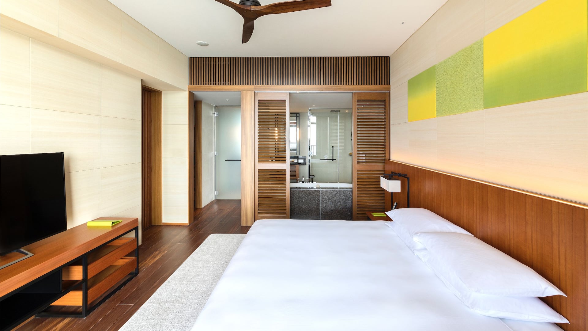 4/8 Hyatt Regency Seragaki Island, Okinawa Sunset Suite Bedroom