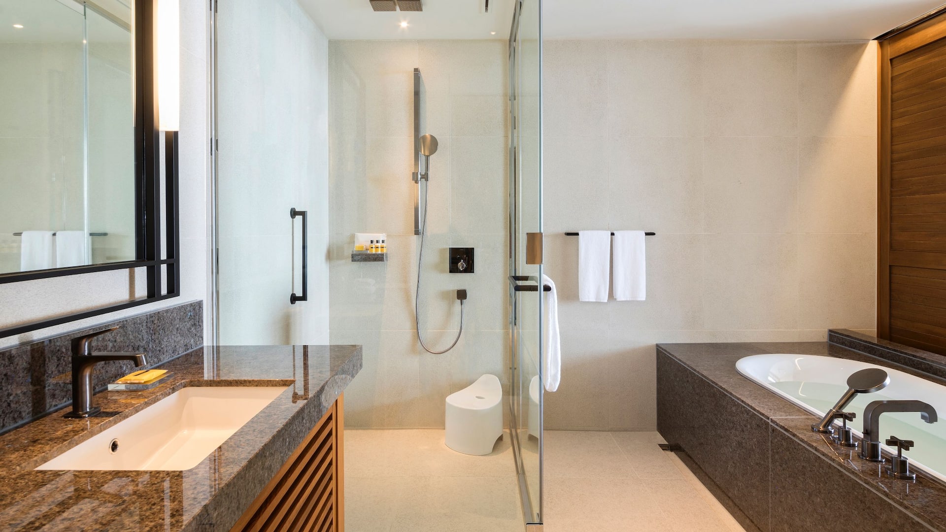7/8 Hyatt Regency Seragaki Island, Okinawa Sunset Suite Bathroom
