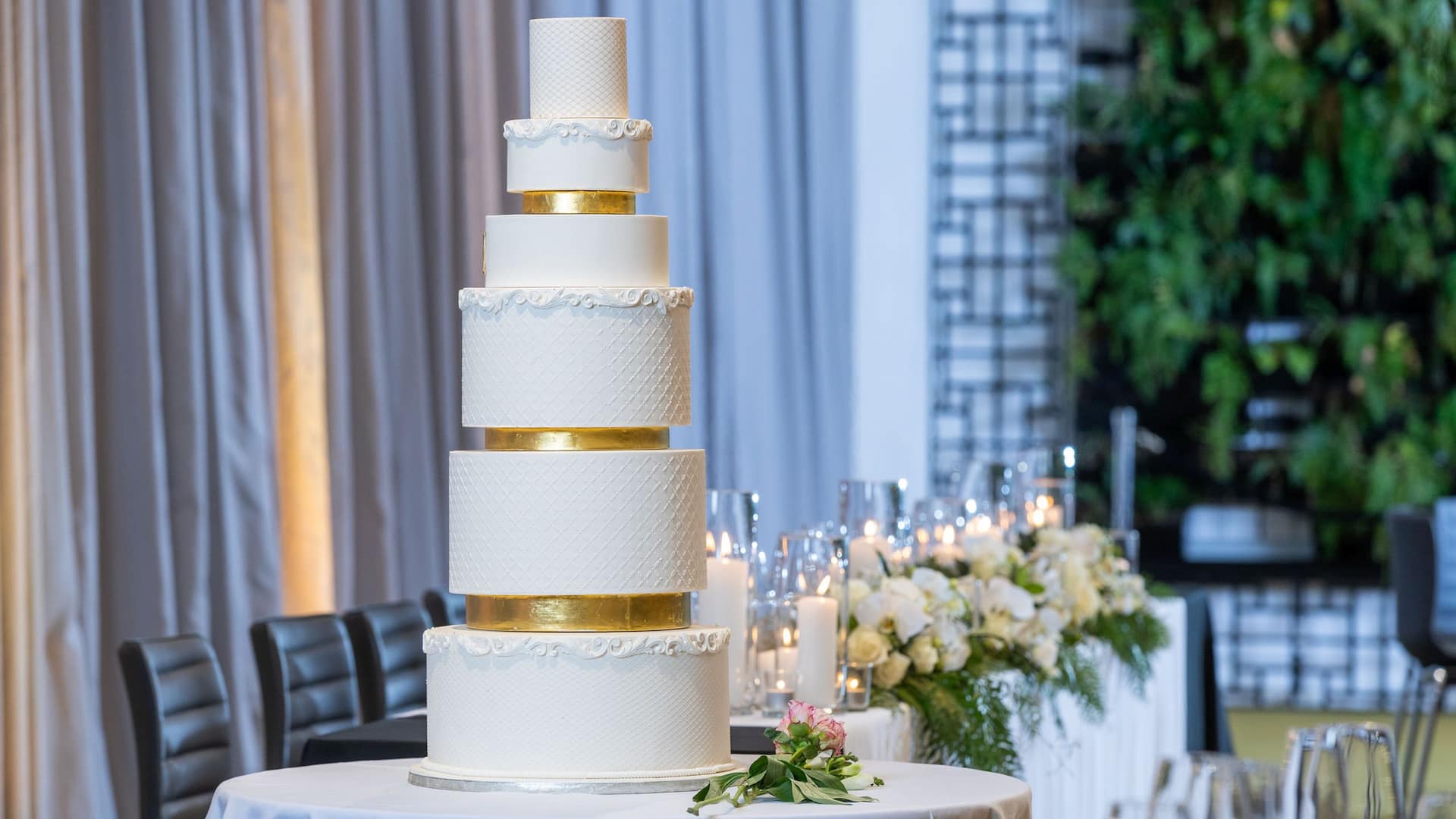 Hyatt Place Melbourne, Essendon Fields Wedding Cake