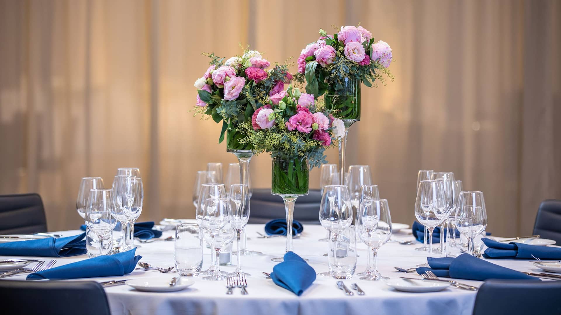 Hyatt Place Melbourne, Essendon Fields Wedding Roses Centrepiece
