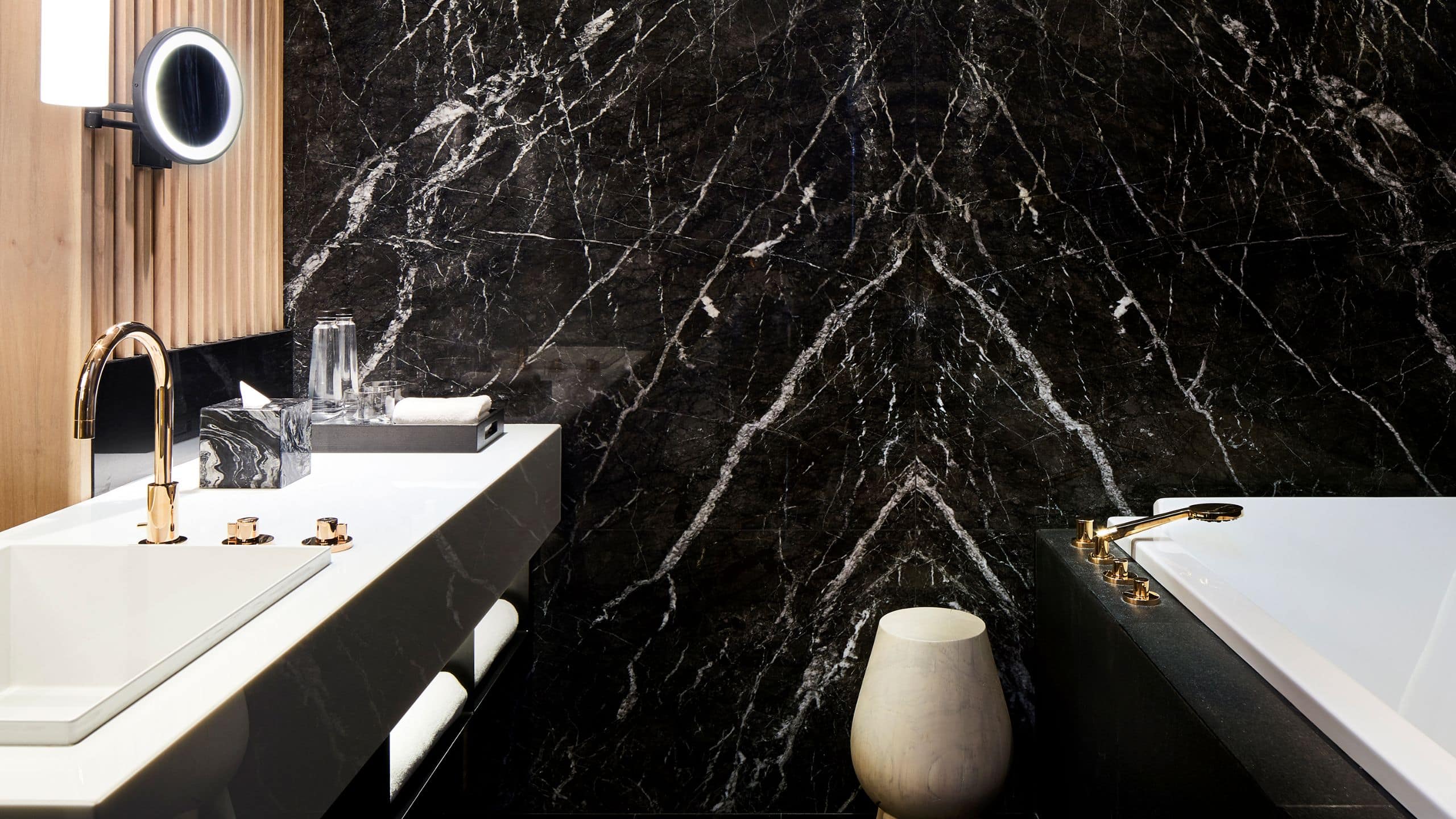 3 of 3 Park Hyatt Jakarta Park Room Bathroom