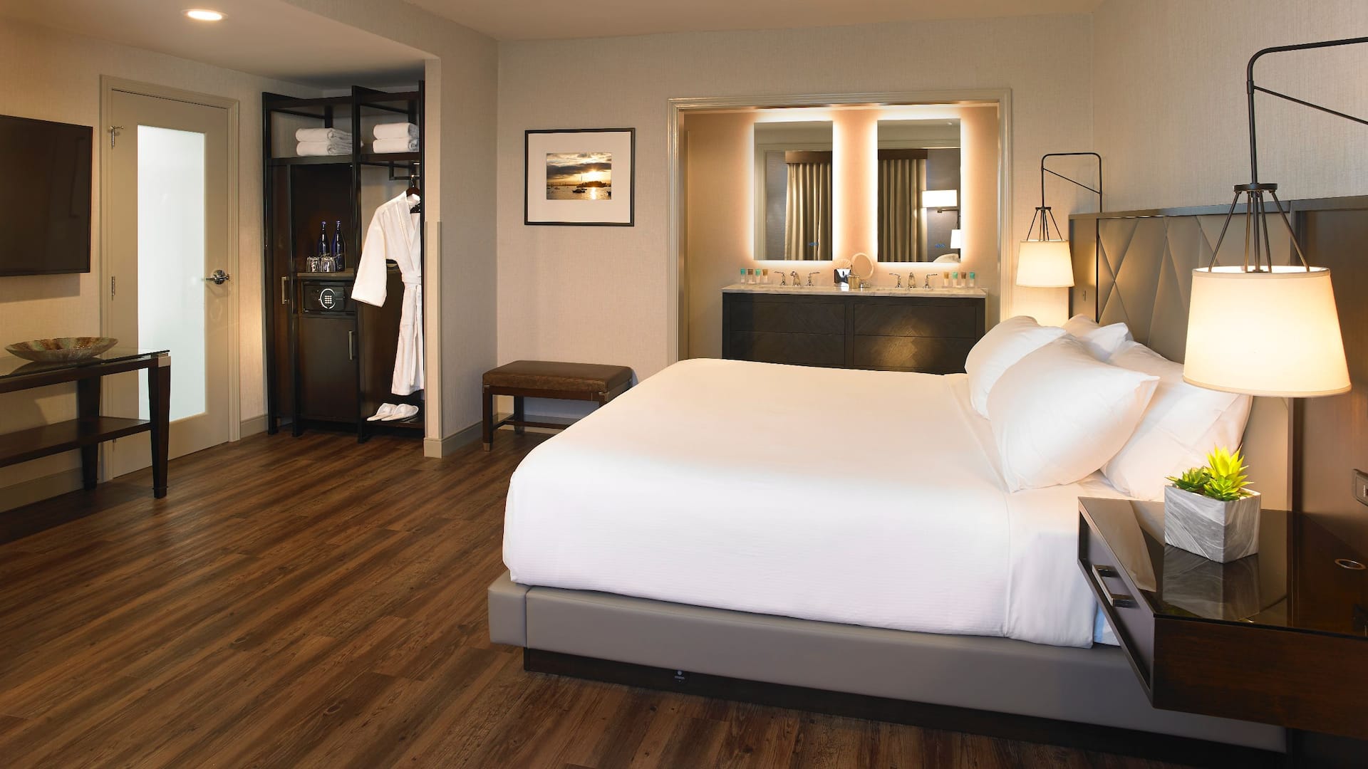 Hyatt Regency Rochester Flower City Suite Bedroom