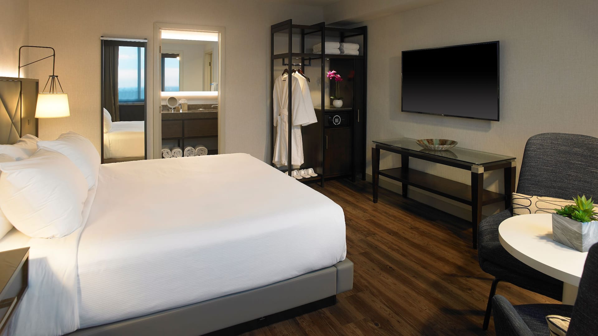 Hyatt Regency Rochester Skyline Suite Bedroom
