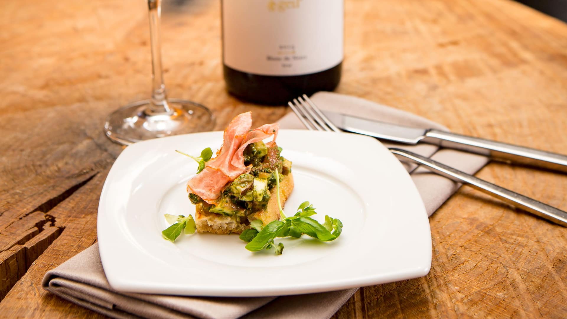 Hyatt Regency Mainz Ciabatta and Wine