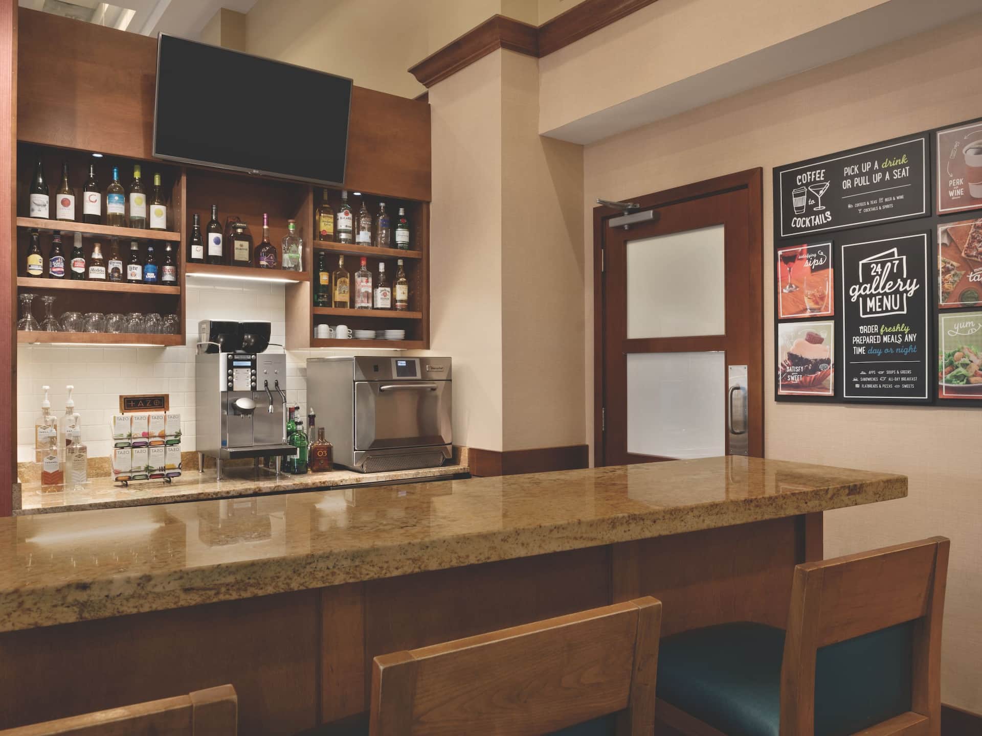 Hyatt Place Chicago/Hoffman Estates Coffee to Cocktails Bar