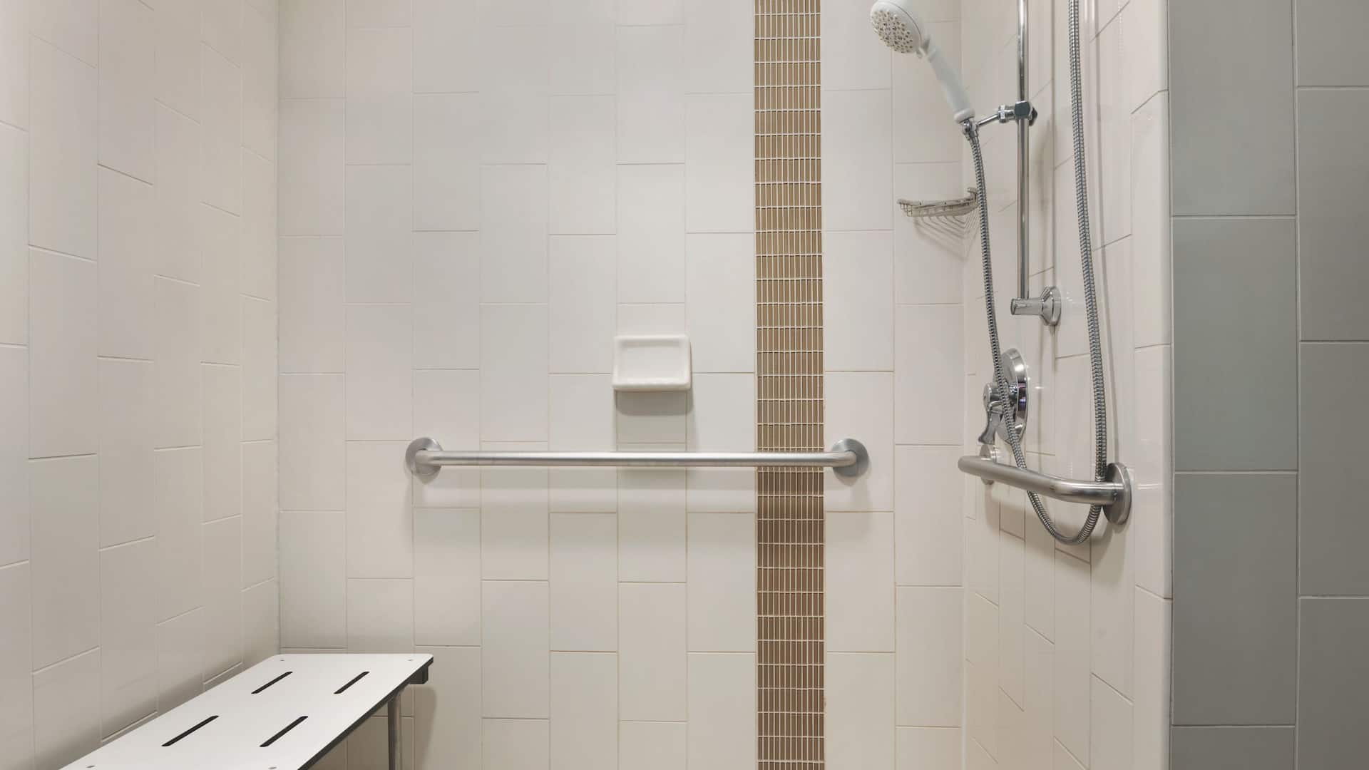 4 von 4 Hyatt Place Chicago/Hoffman Estates Accessible Bathroom Roll In Shower