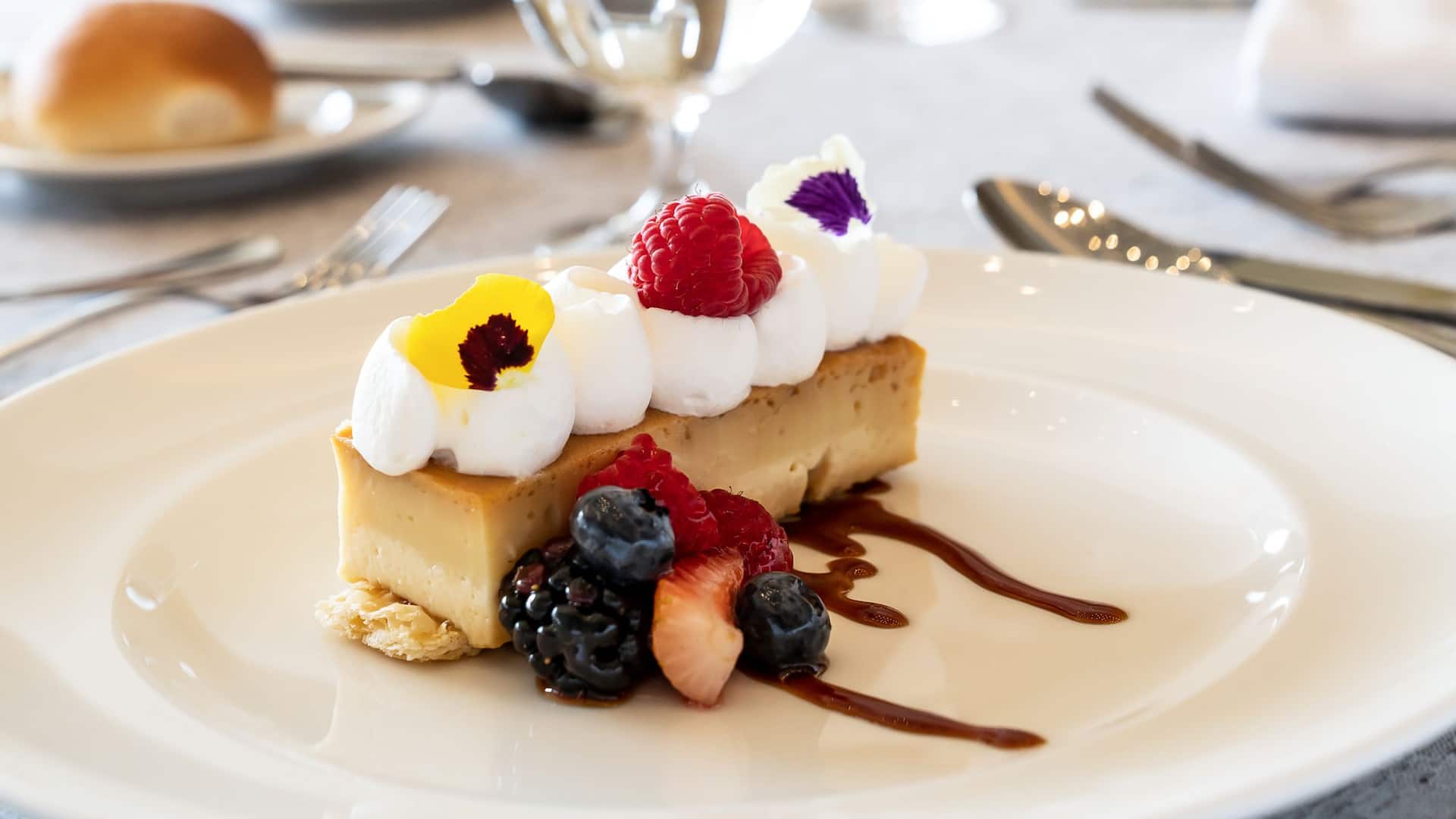 2 de 3 Hyatt Regency Andares Guadalajara Banquets Catering Red Fruits Flan