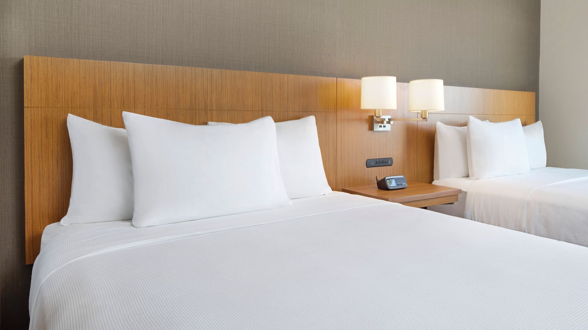 Hyatt Place Jacksonville / St. Johns Town Center Two Queen Guestroom Detail