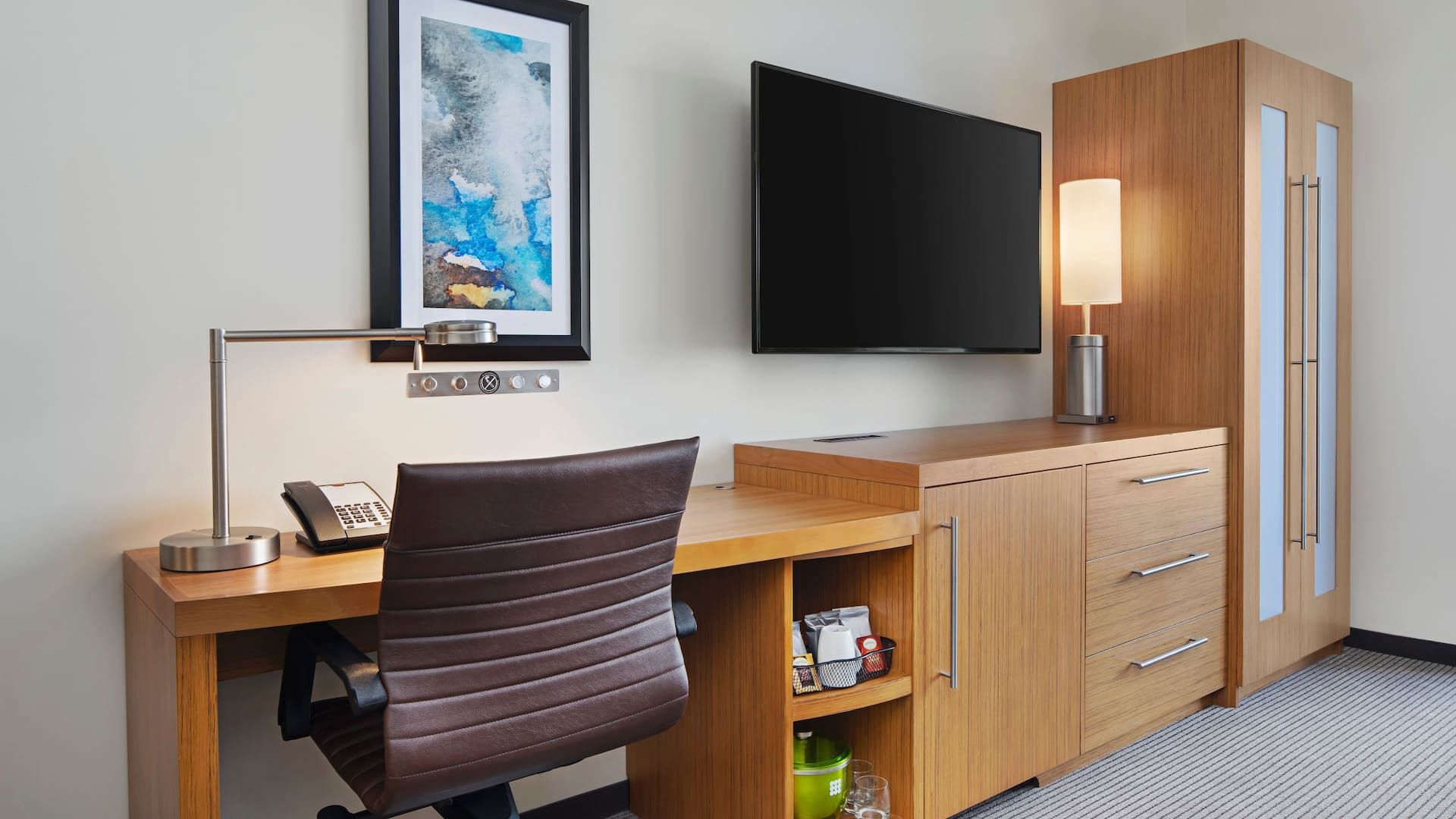 Hyatt Place Jacksonville / St. Johns Town Center Guestroom Desk Amenity