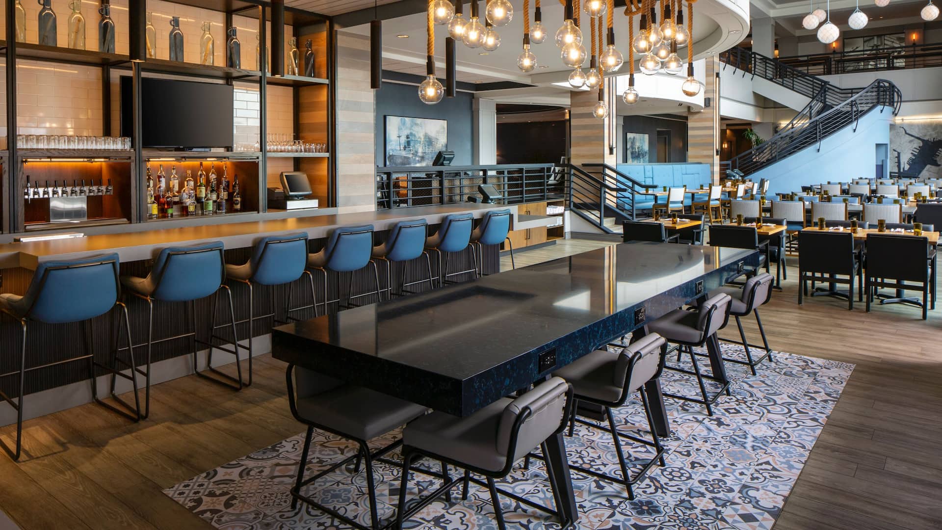 Harborside Grill and Patio in Boston Harbor | Hyatt Regency Boston Harbor