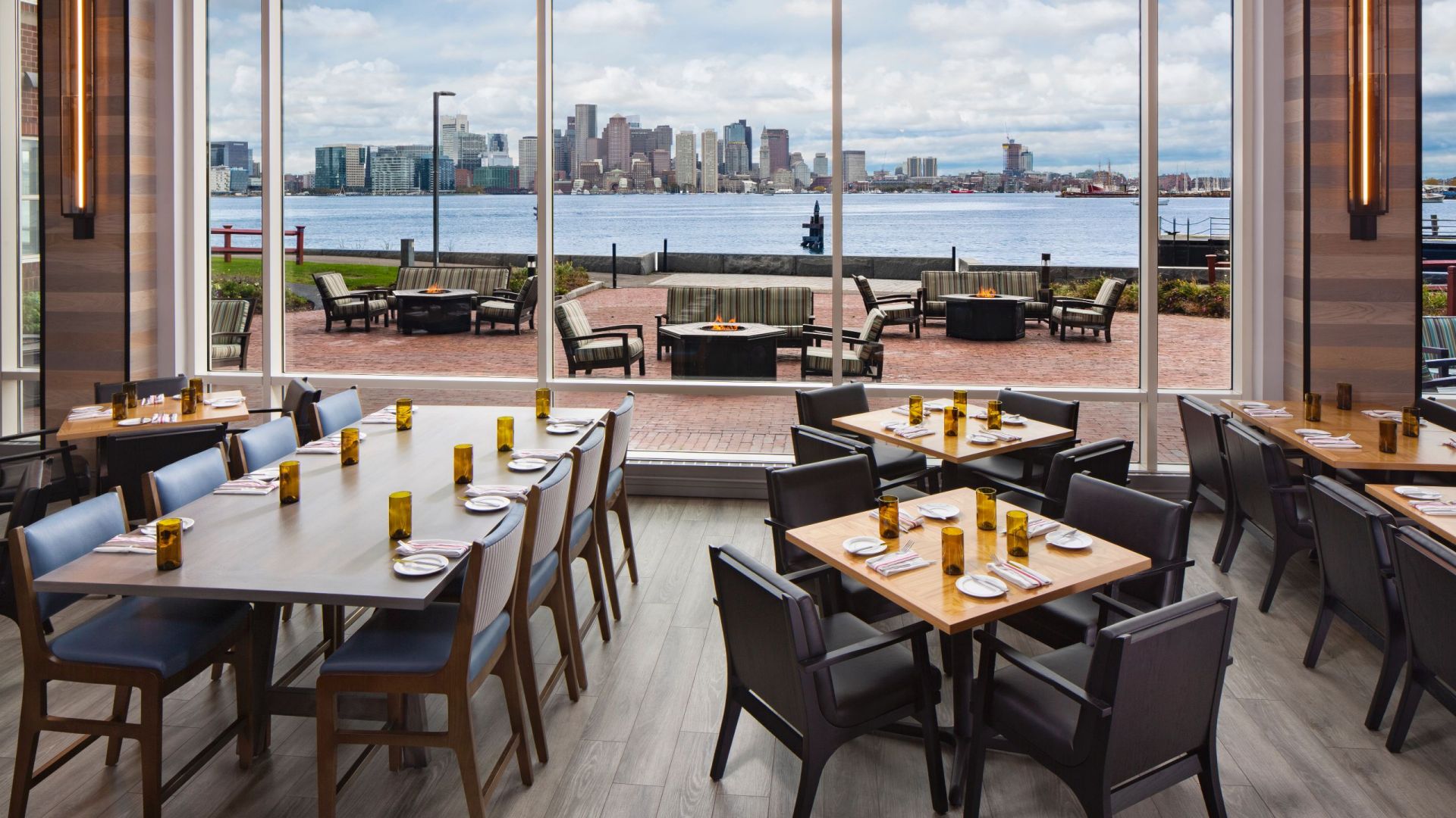 Harborside Grill and Patio in Boston Harbor Hyatt Regency Boston Harbor
