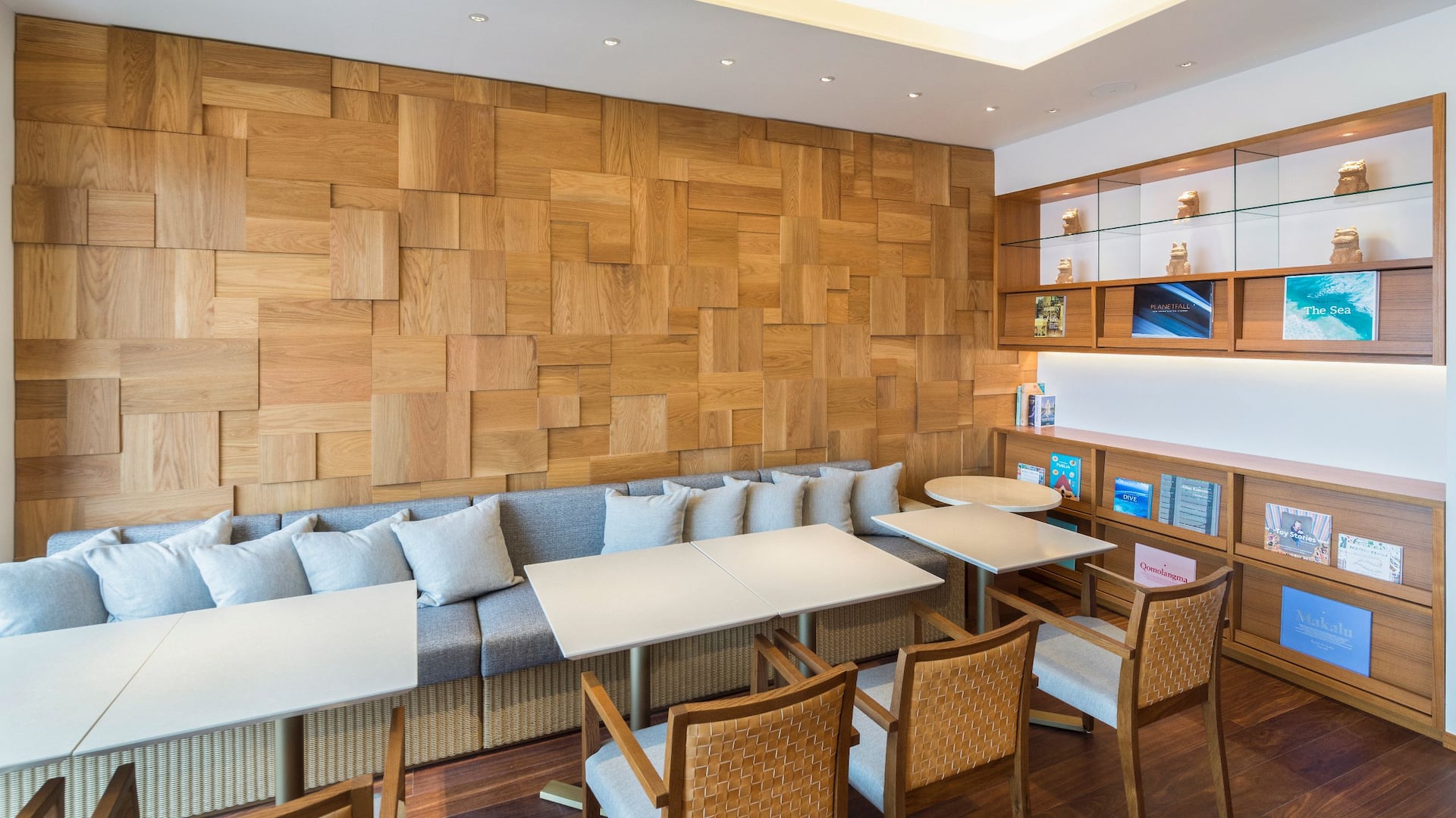 Hyatt Regency Seragaki Island, Okinawa Regency Lounge Seating