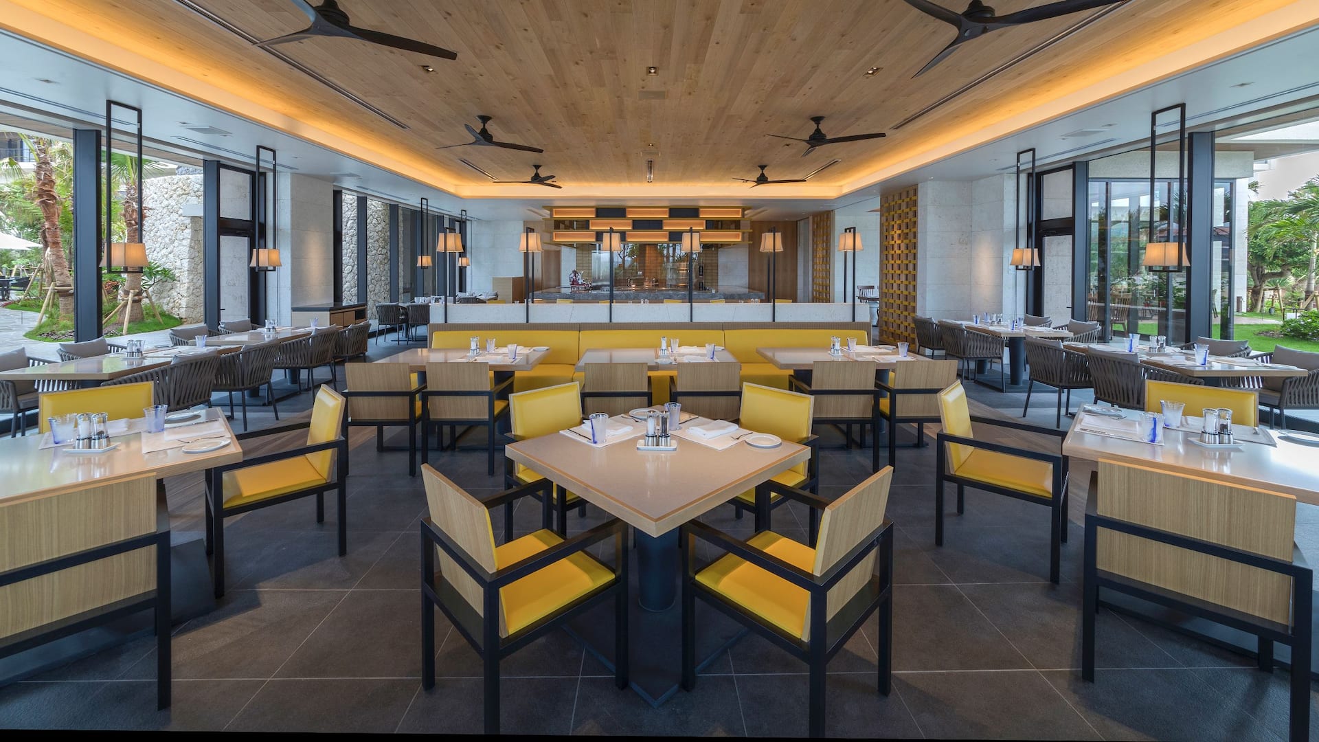 Hyatt Regency Seragaki Island, Okinawa Cucina Serale Seating
