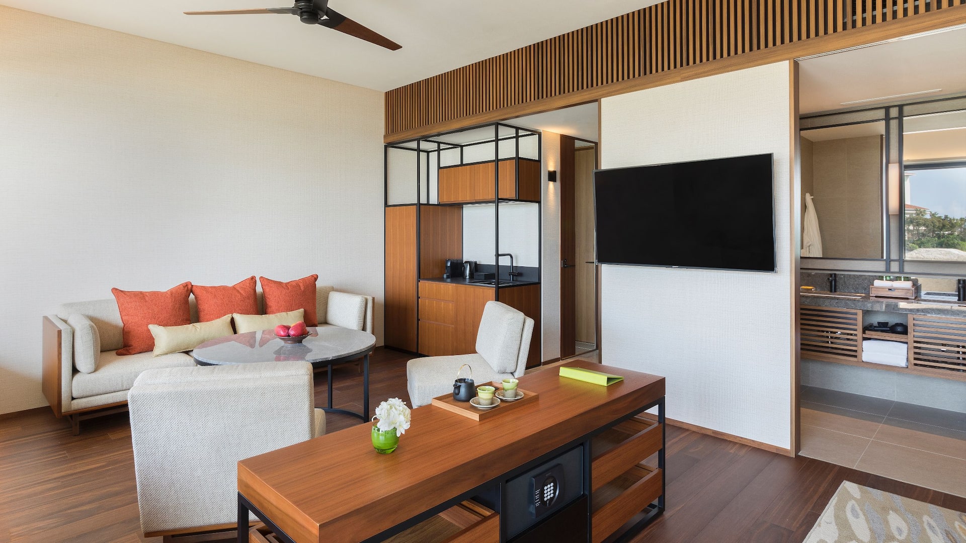 4/6 Hyatt Regency Seragaki Island, Okinawa One Bedroom Living Area