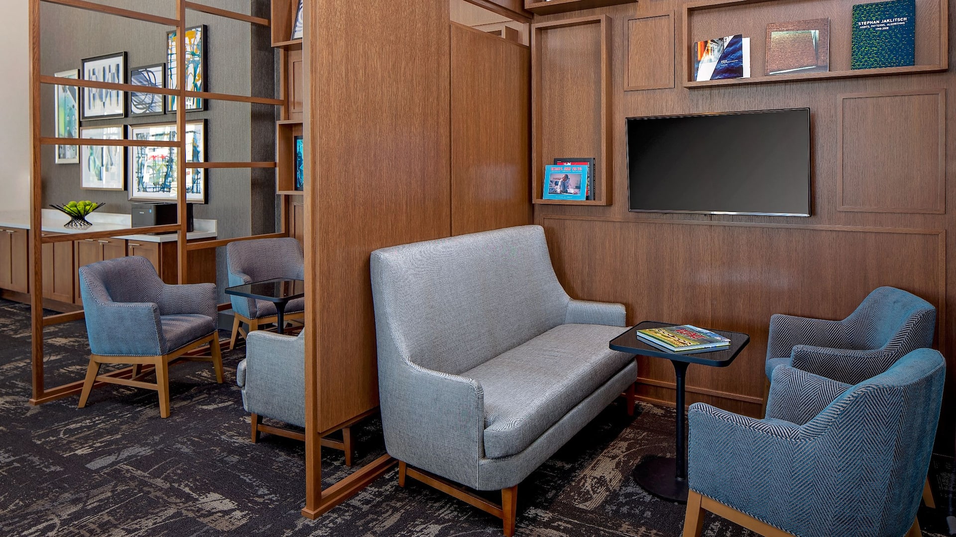 Hyatt Place Glendale / Los Angeles Lobby Nooks