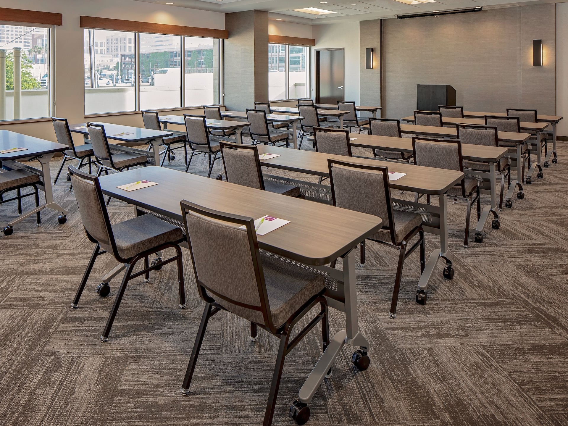 Hyatt Place Glendale / Los Angeles Classroom Style Meeting Space