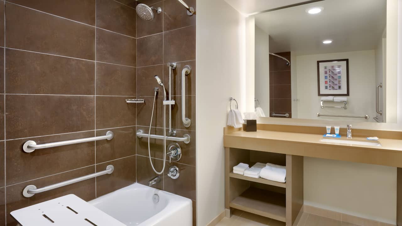 Accessible Den Guestroom bathroom with tub  