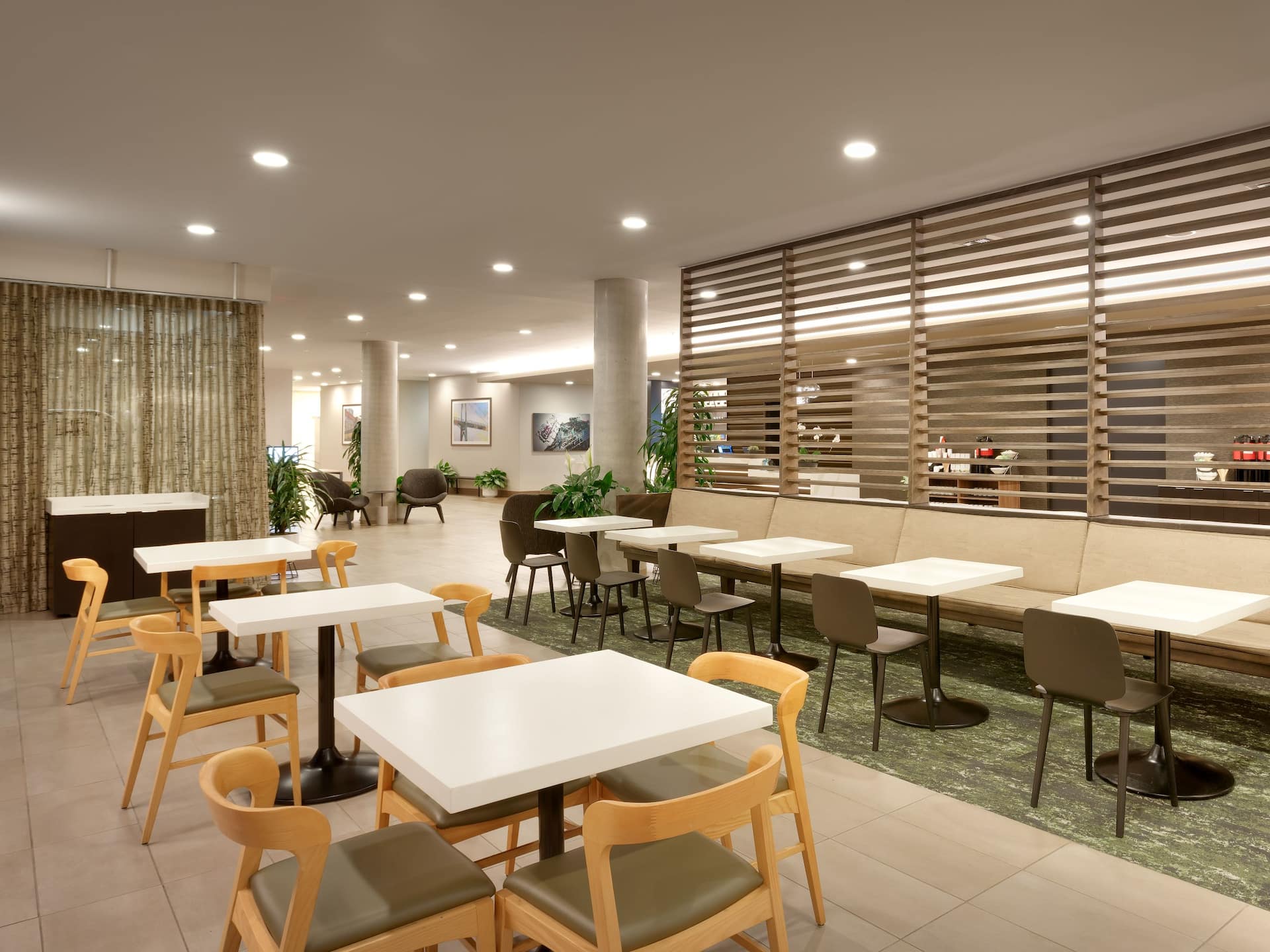 Hyatt House Portland/Downtown Lobby Breakfast Seating