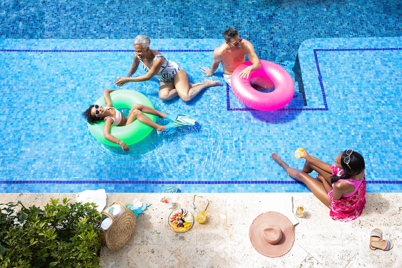 Escape to a Vibrant World Escape to a Vibrant World
