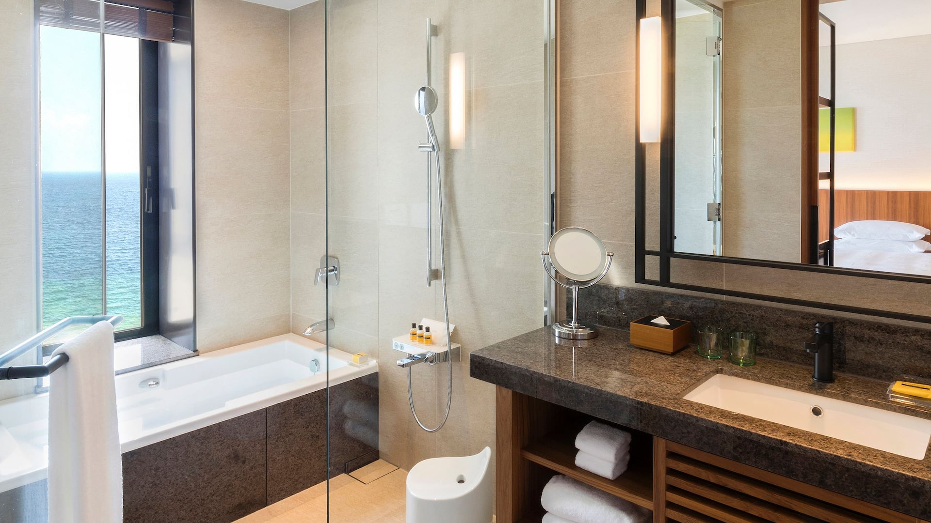 4/4 Hyatt Regency Seragaki Island, Okinawa Premium Guestroom Bathroom