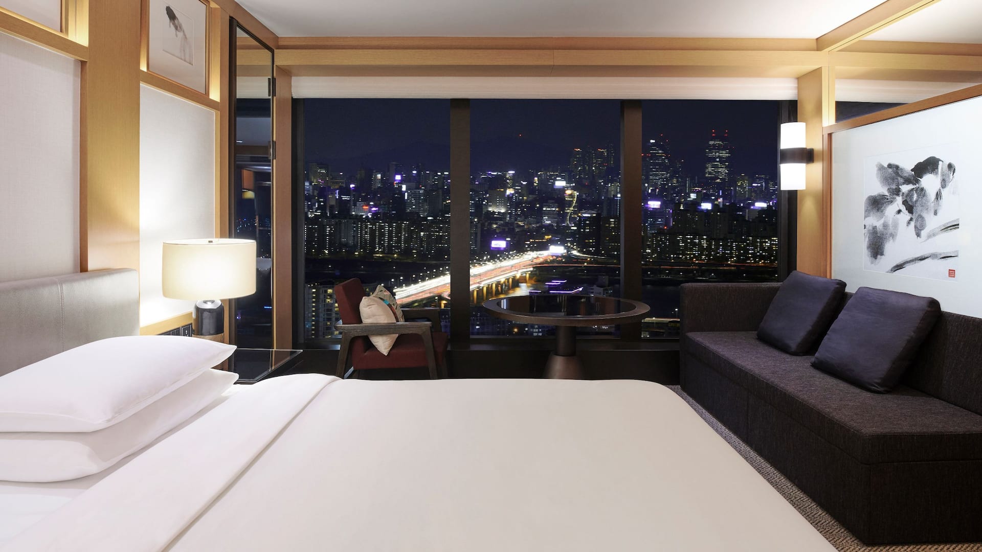3/5 Standard King Guestroom Night