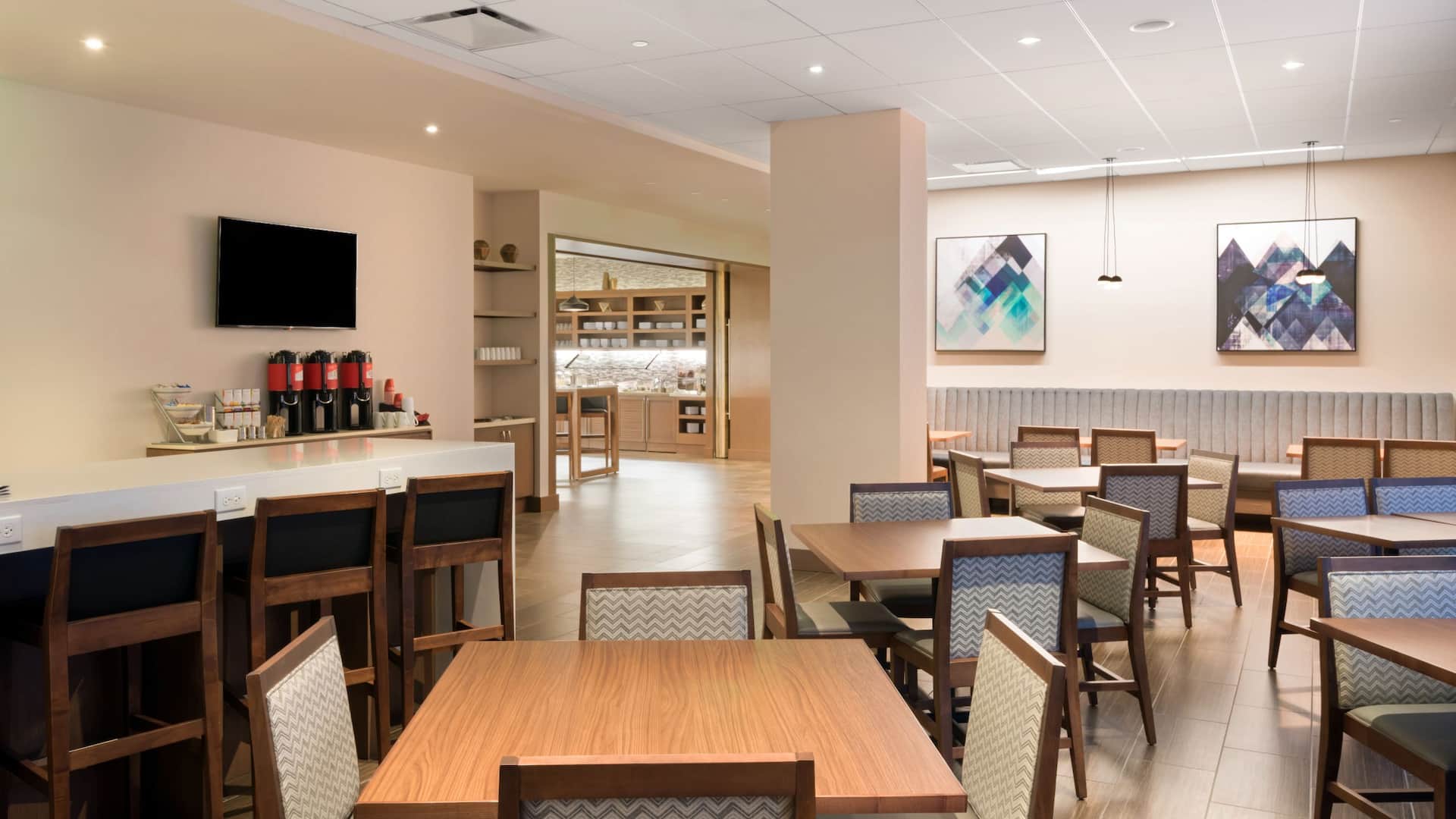 Hyatt Place Denver/Downtown Breakfast Seating