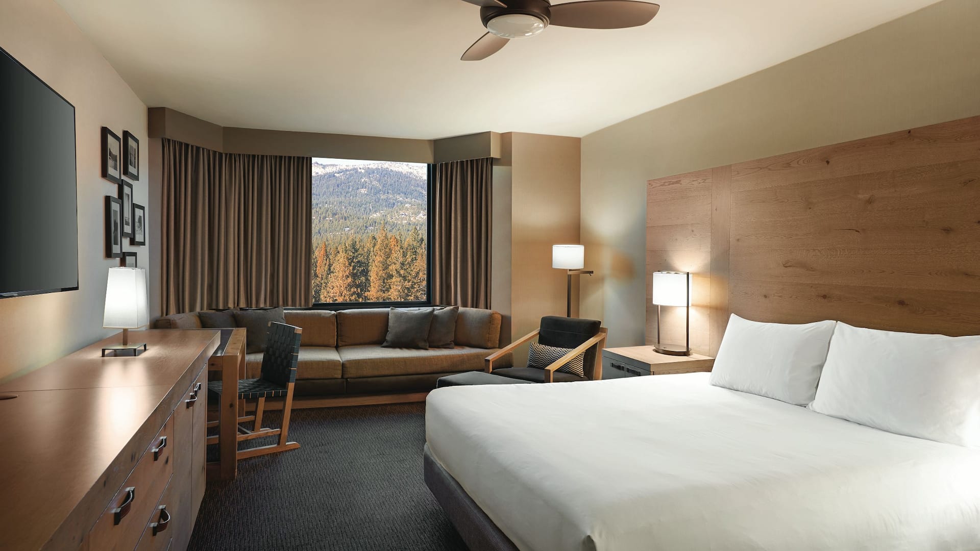 1 de 2 Hyatt Regency Lake Tahoe Resort, Spa and Casino 1 King Deluxe