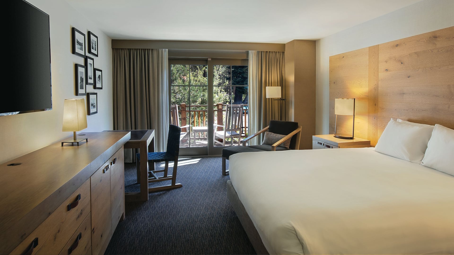 1 de 3 Hyatt Regency Lake Tahoe Resort, Spa and Casino 1 King Balcony