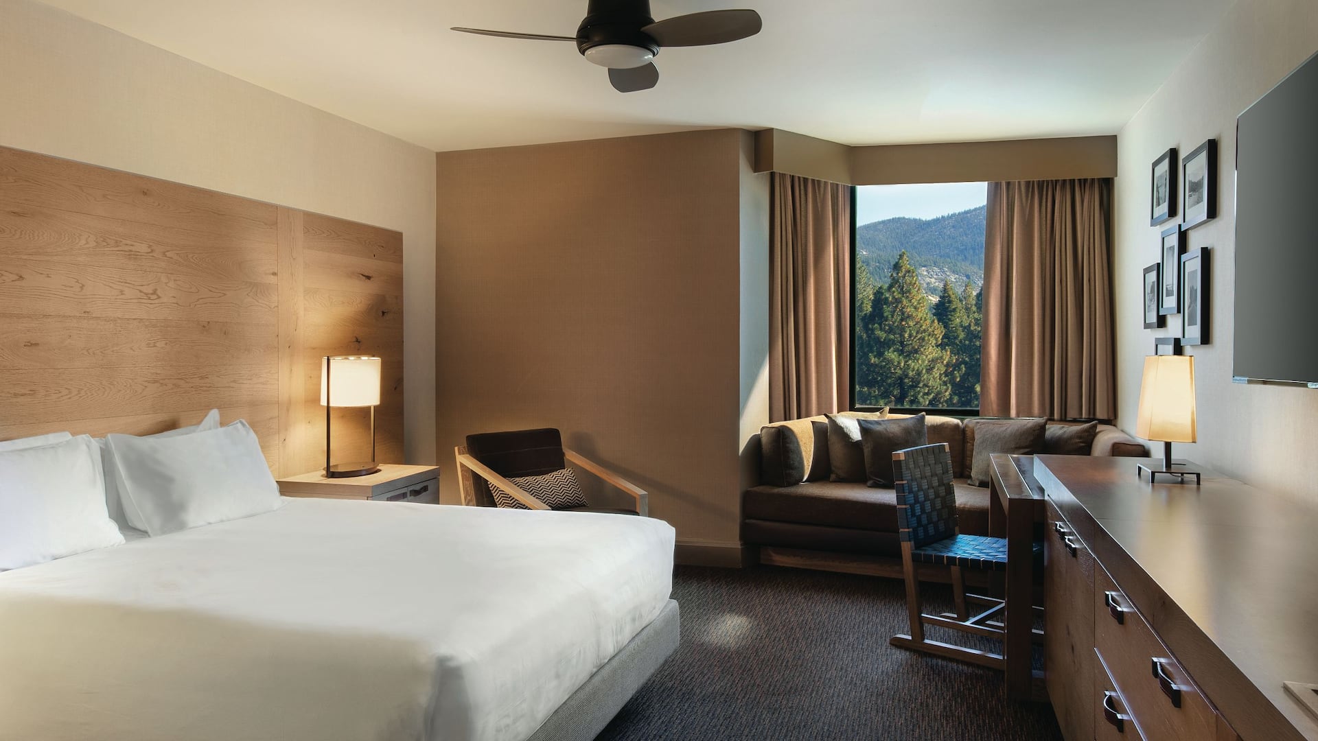 1 de 2 Hyatt Regency Lake Tahoe Resort, Spa and Casino 1 King Bed