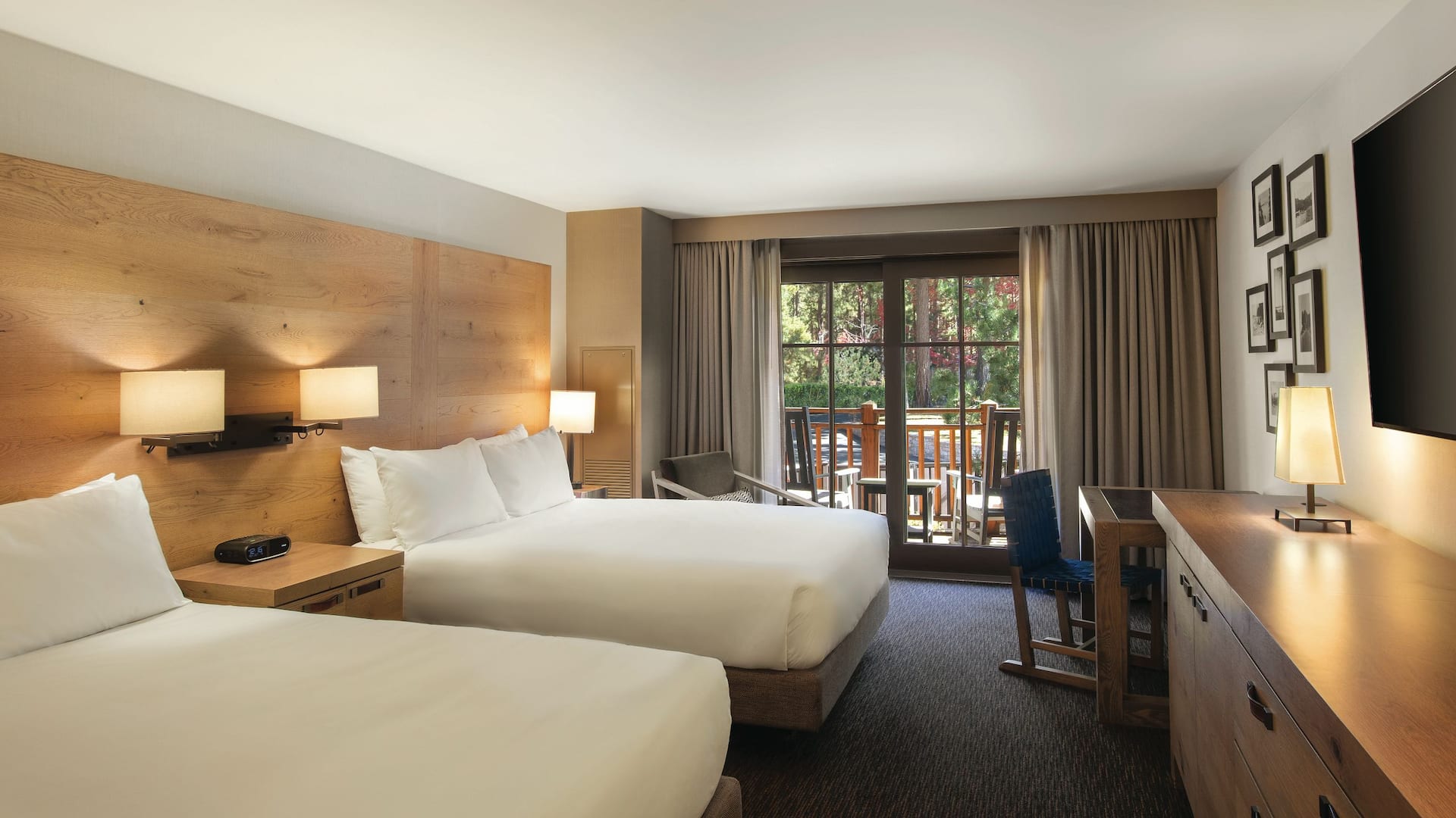 1 de 2 Hyatt Regency Lake Tahoe Resort, Spa and Casino 2 Queen Balcony