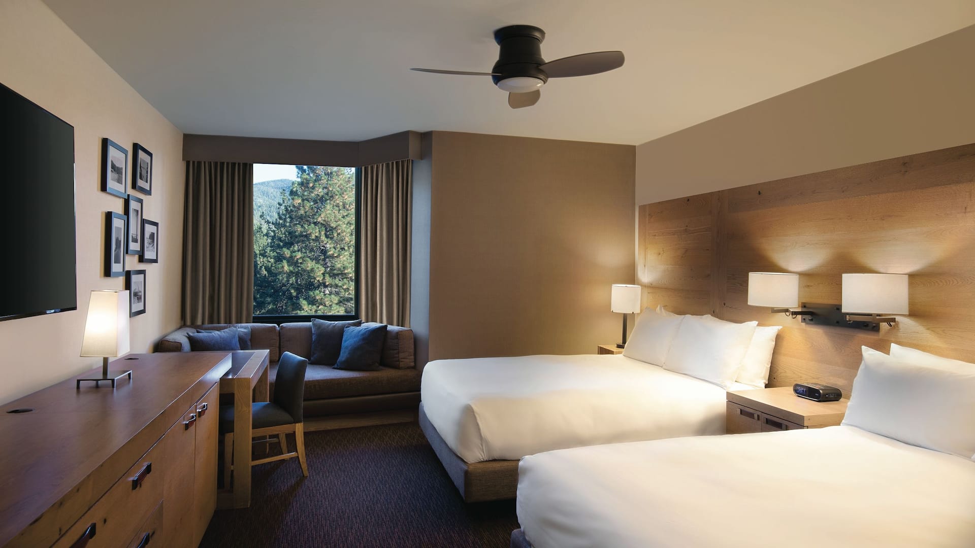 1 de 2 Hyatt Regency Lake Tahoe Resort, Spa and Casino 2 Queen Beds