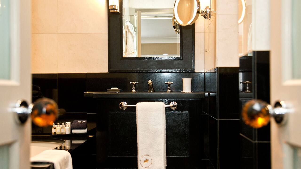 Executive room bathroom
