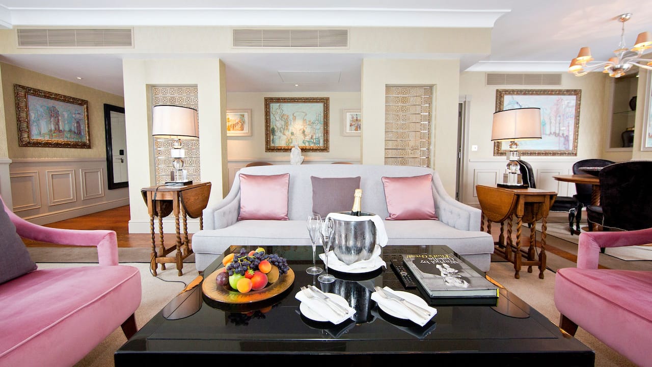 James suite living room