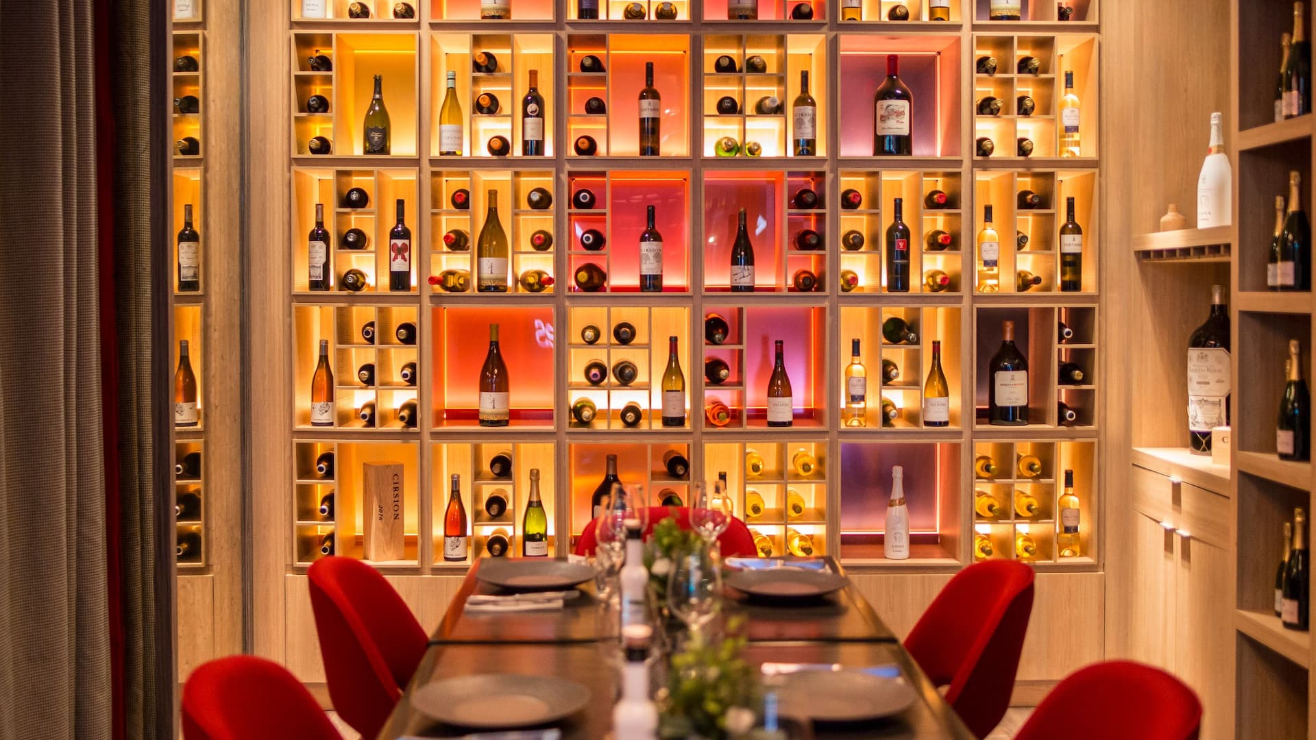 1 de 1 Hyatt Centric Gran Via Madrid Vinoteca Five