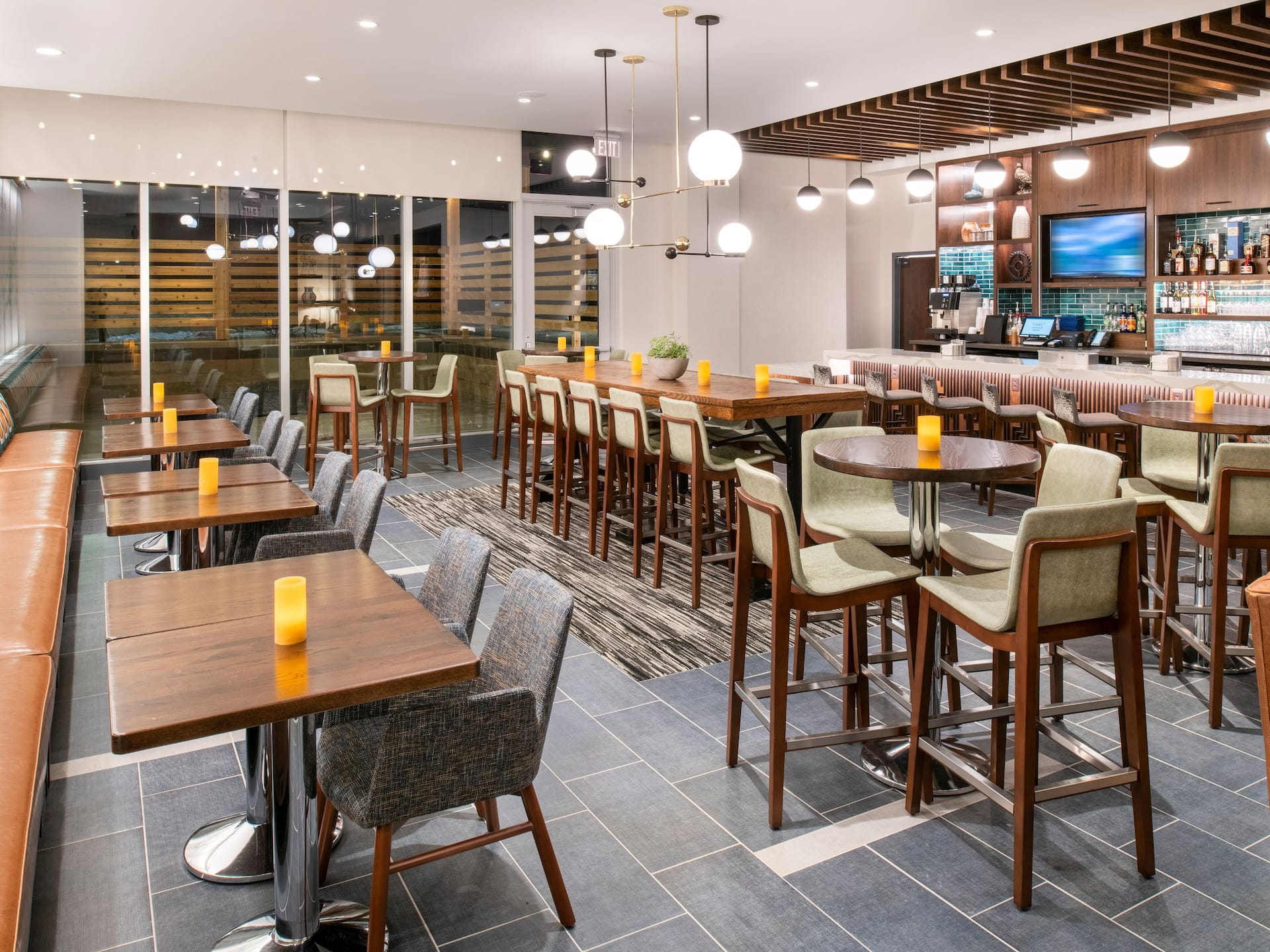 Hyatt House East Moline / Quad Cities Dot Seating