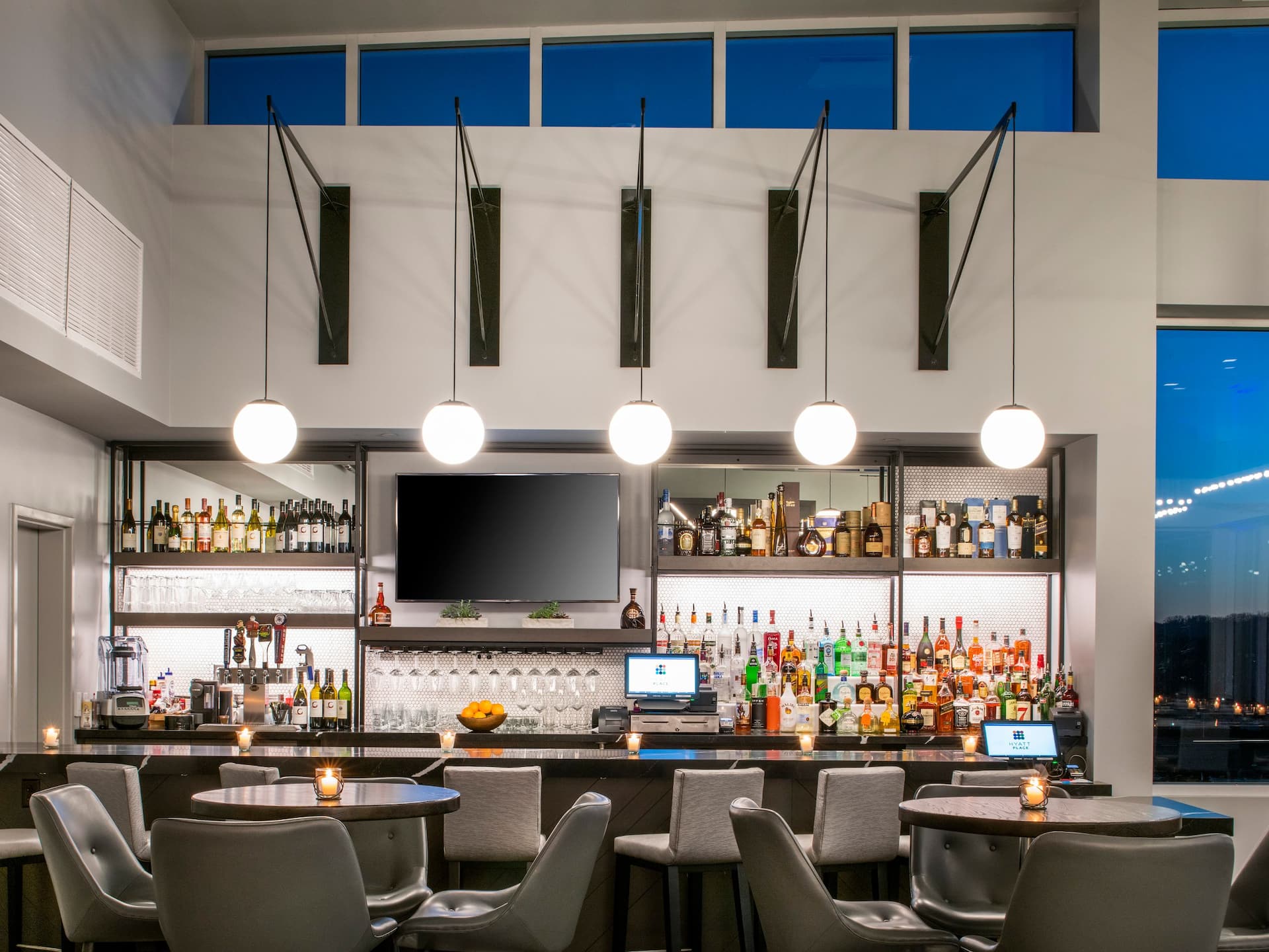 Hyatt House East Moline / Quad Cities River Room Bar