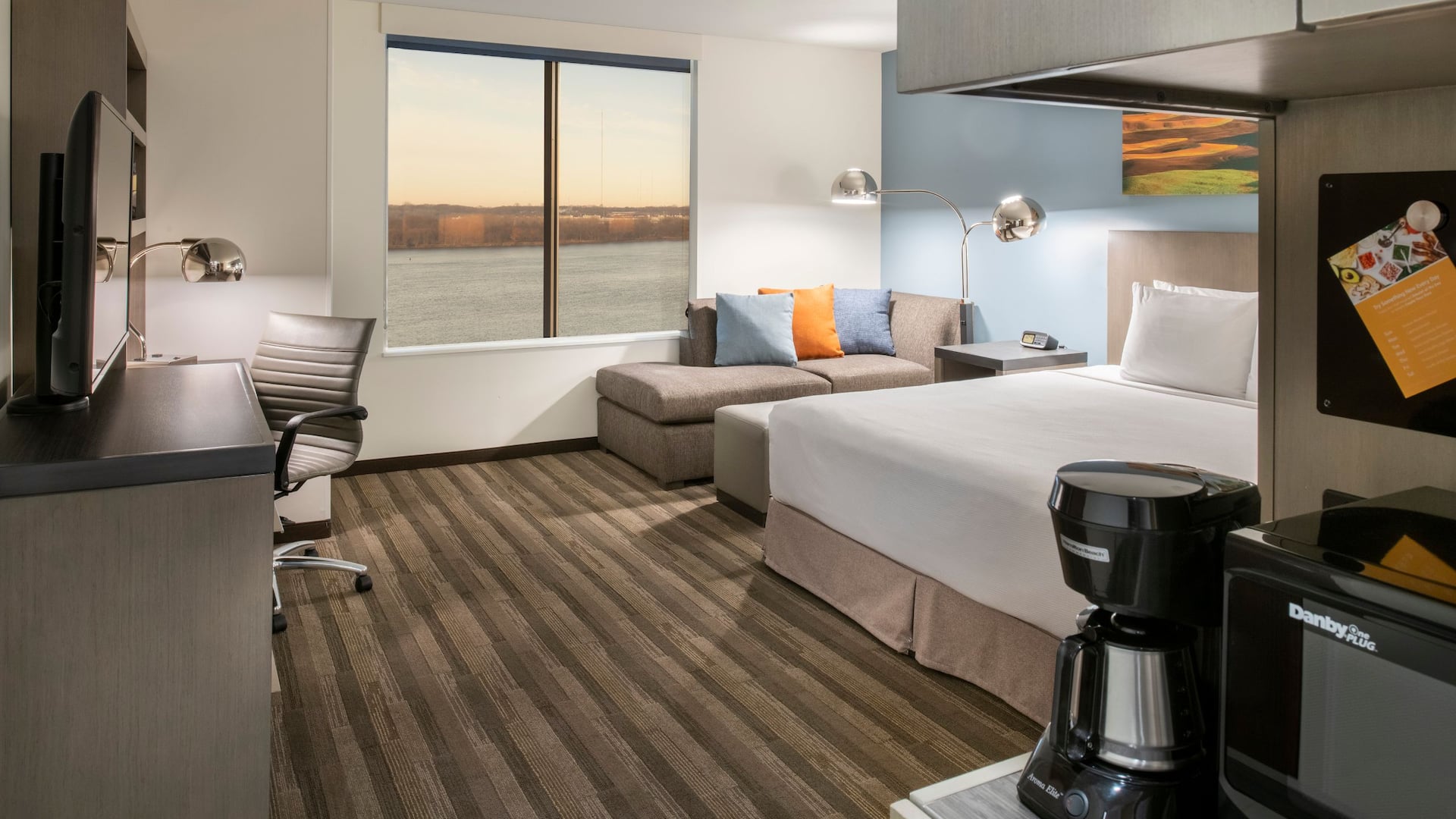 Hyatt House East Moline / Quad Cities King Accessible Guestroom