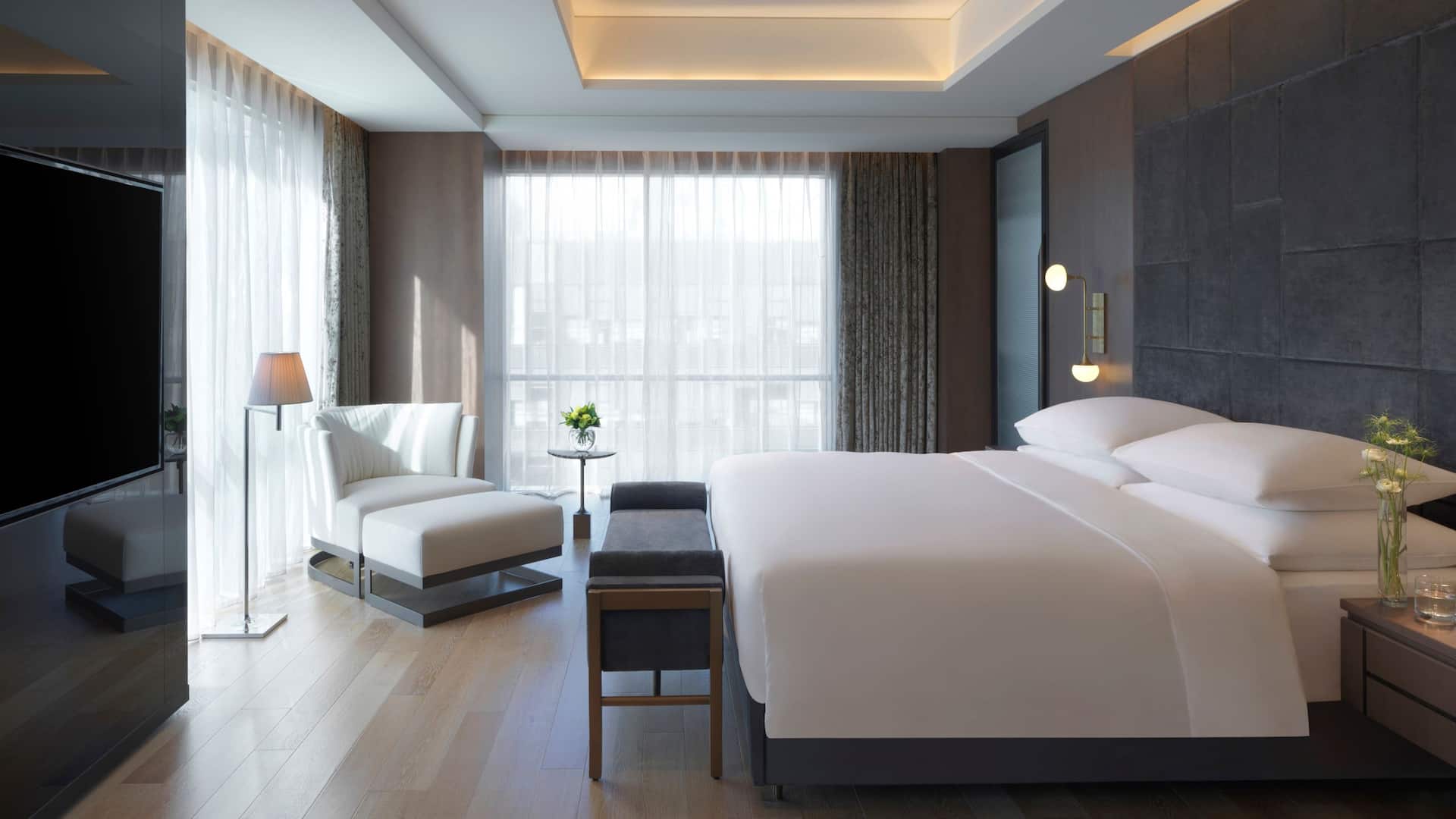 Hyatt Regency Beijing Wangjing Chairman Suite Bedroom