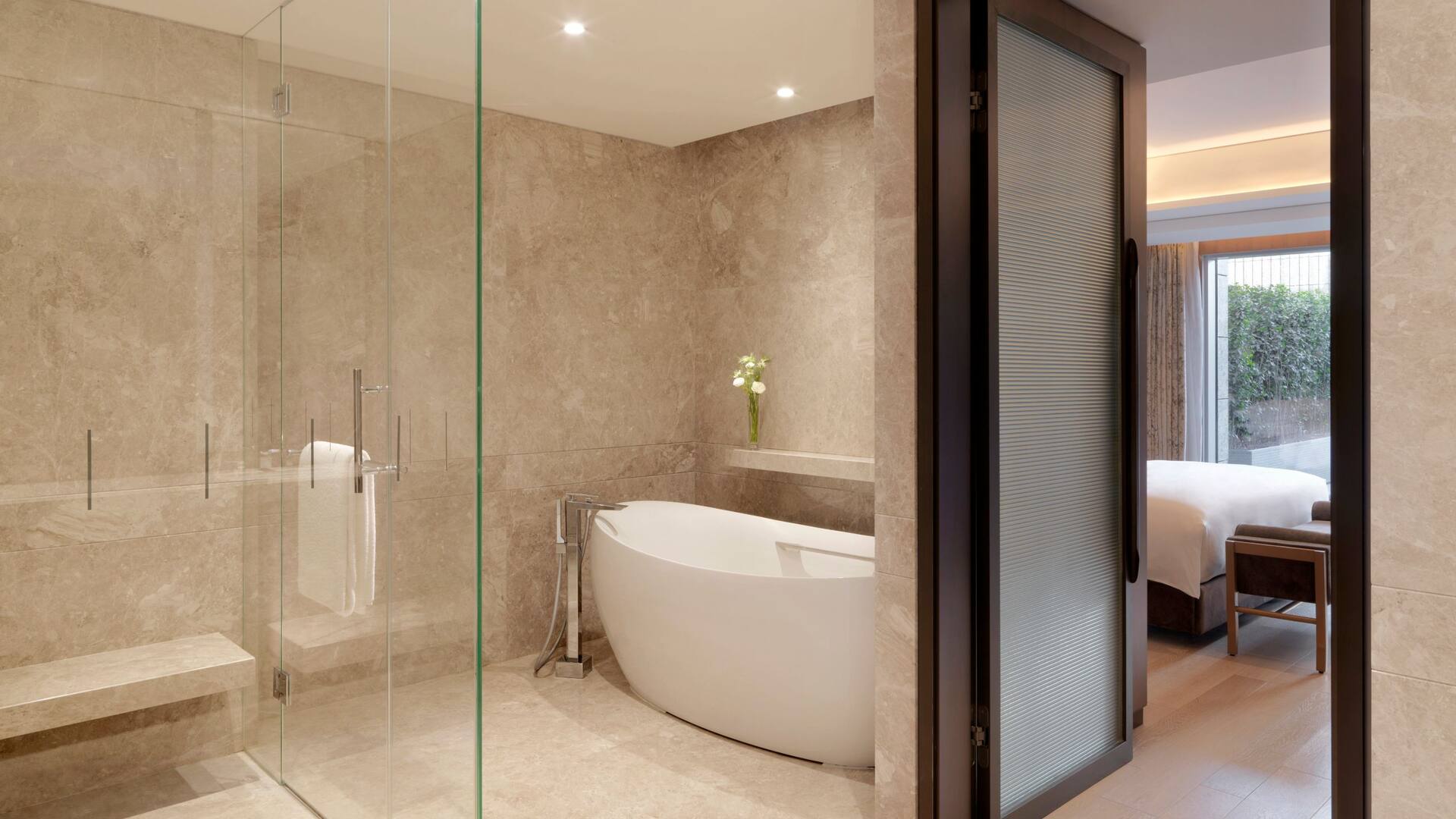 Hyatt Regency Beijing Wangjing Diplomat Suite Bathroom