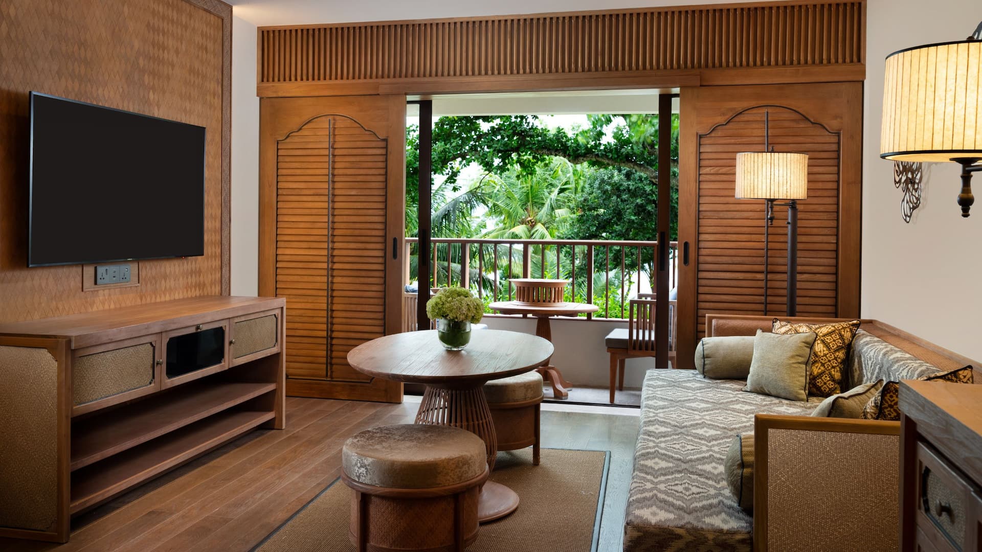 3 de 6 Hyatt Regency Bali Family Suite Living Room