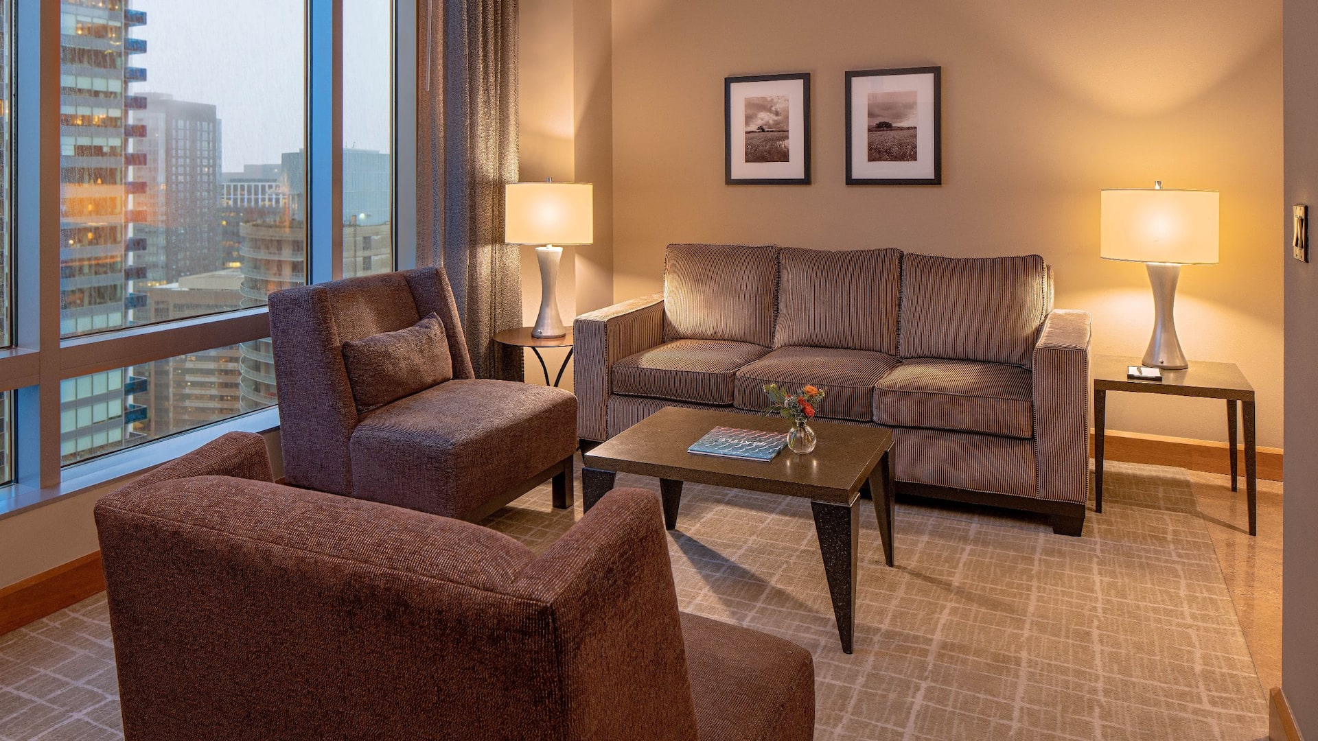 Grand Hyatt Seattle Emerald Parlor