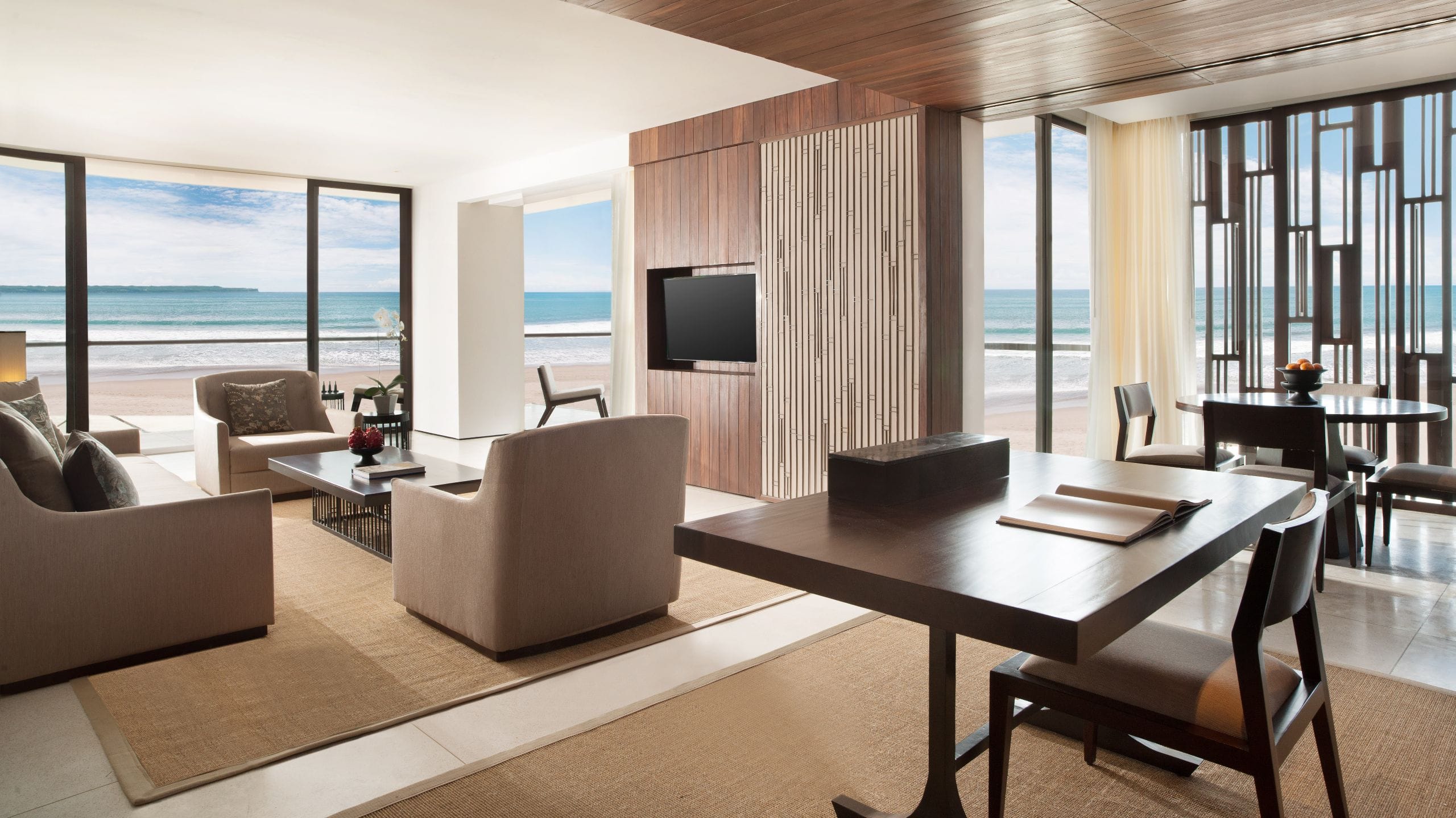 1/4 Alila Seminyak Beach Suite