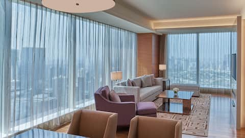 5 Star Luxury Hotels in Taguig | Grand Hyatt Manila