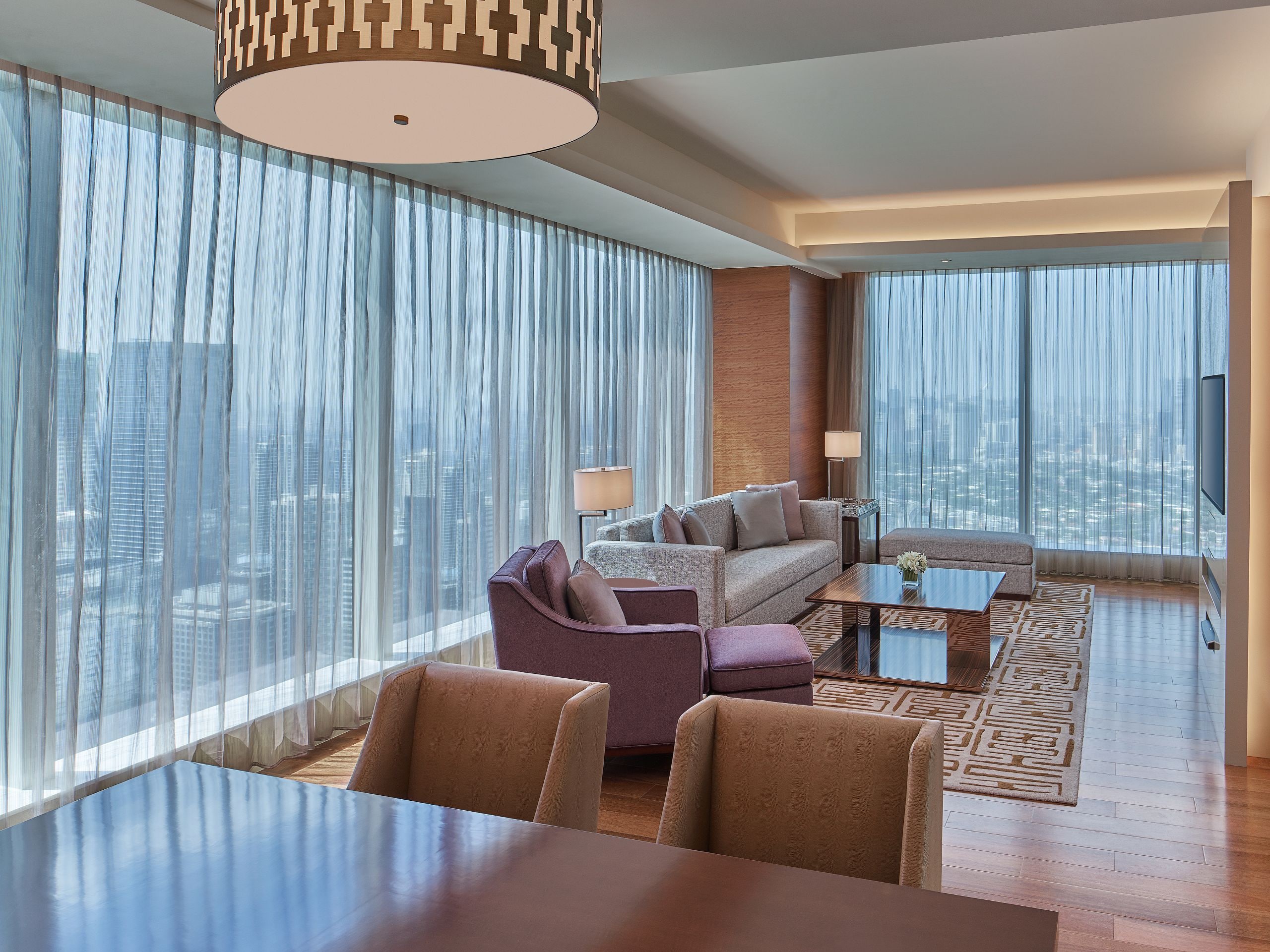 https://assets.hyatt.com/content/dam/hyatt/hyattdam/images/2019/02/15/0933/Grand-Hyatt-Manila-P031-Grand-Executive-Suite-Living-Room.jpg/Grand-Hyatt-Manila-P031-Grand-Executive-Suite-Living-Room.4x3.jpg