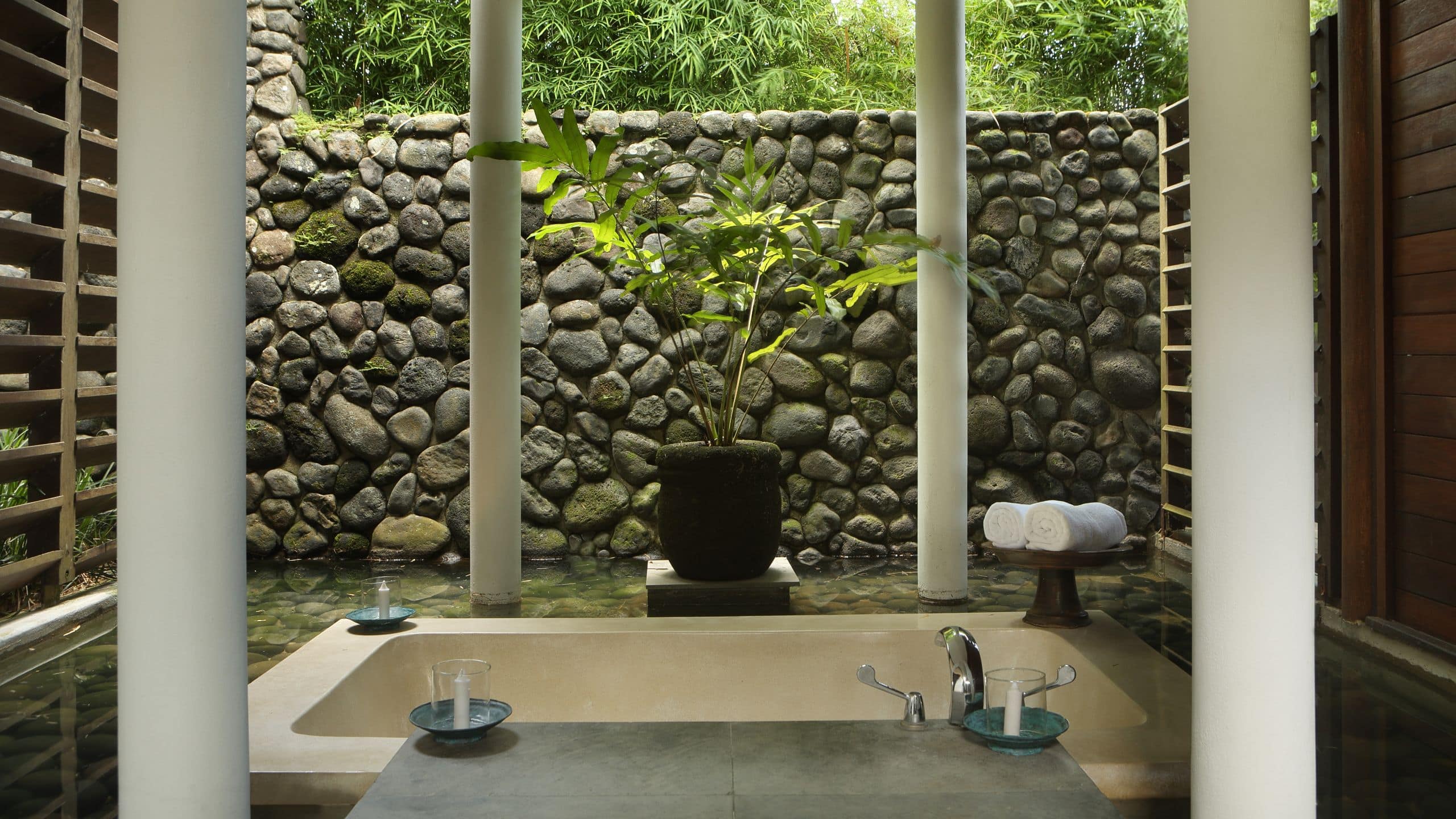 第 4，共 6 Alila Valley Villa Bathroom