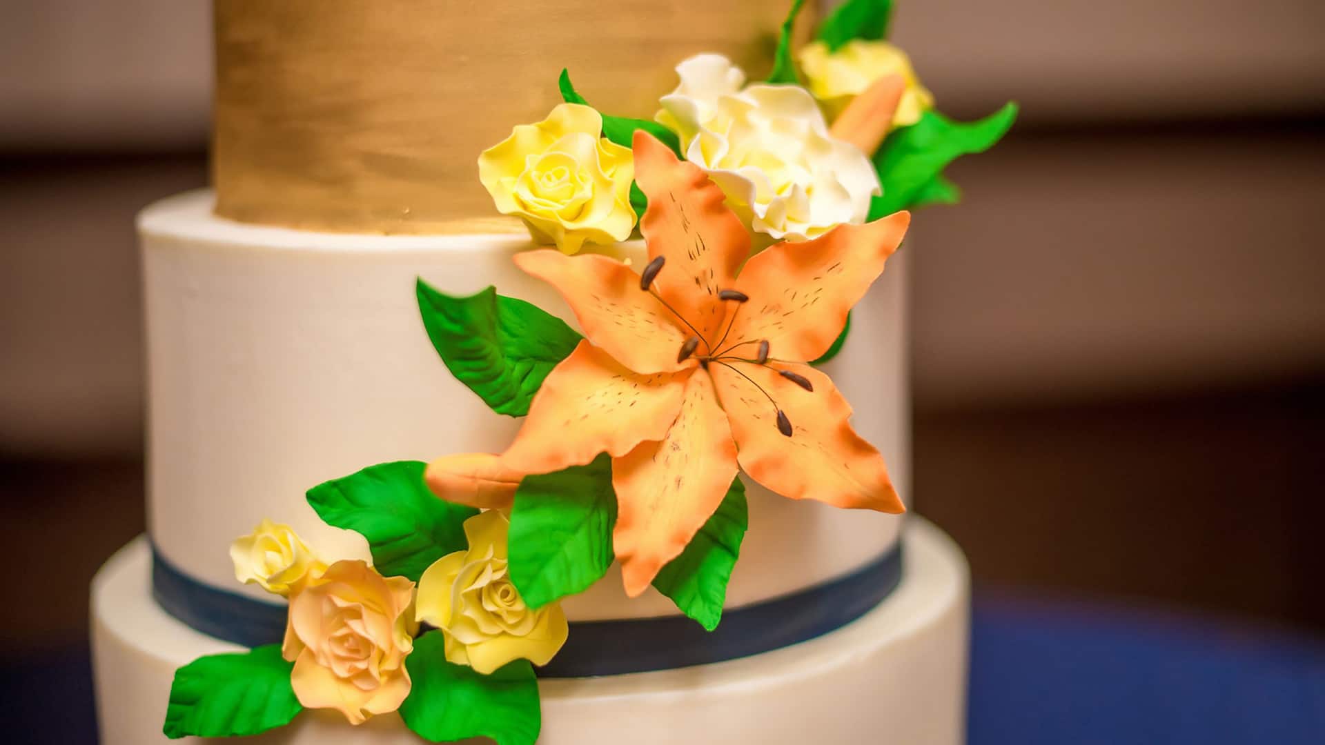Hyatt Regency Houston Wedding Reception Cake Detail