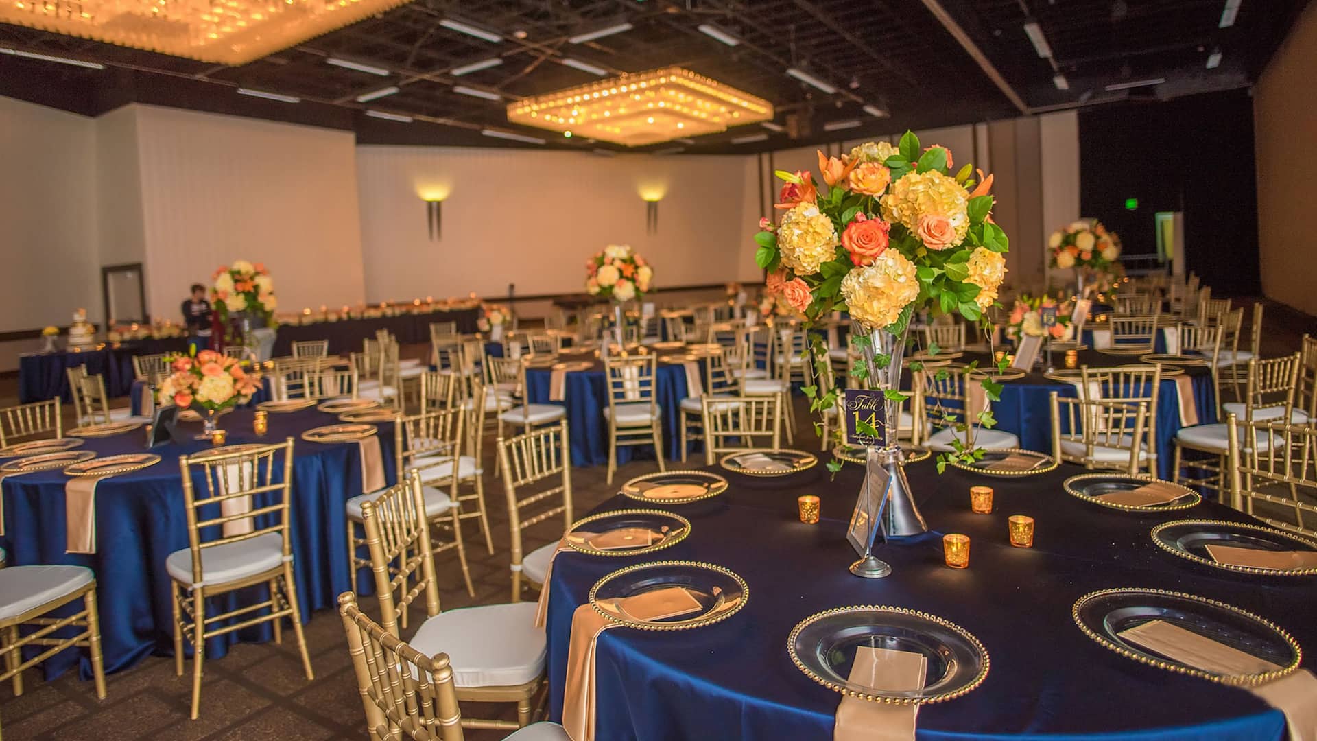 Hyatt Regency Houston Wedding Reception Tables