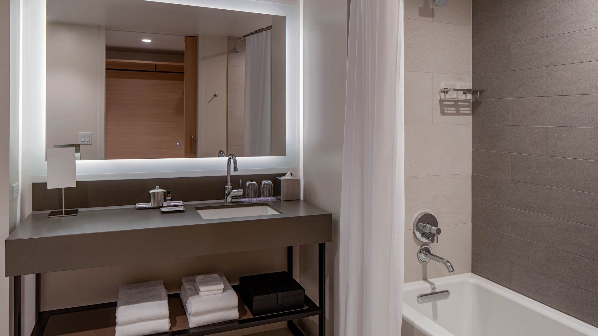 2 of 3 Hyatt Regency Seattle Standard Bath Tub
