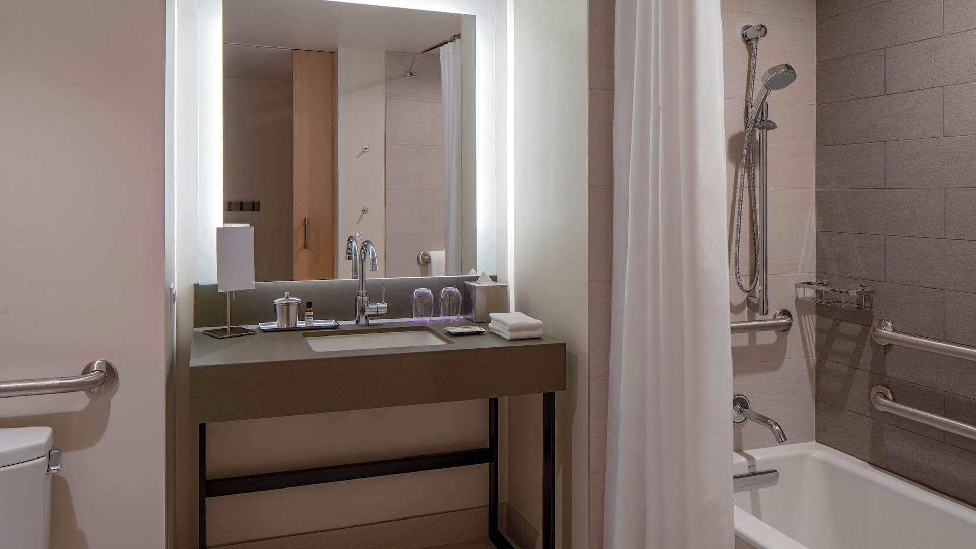 Hyatt Regency Seattle ADA Bath Tub