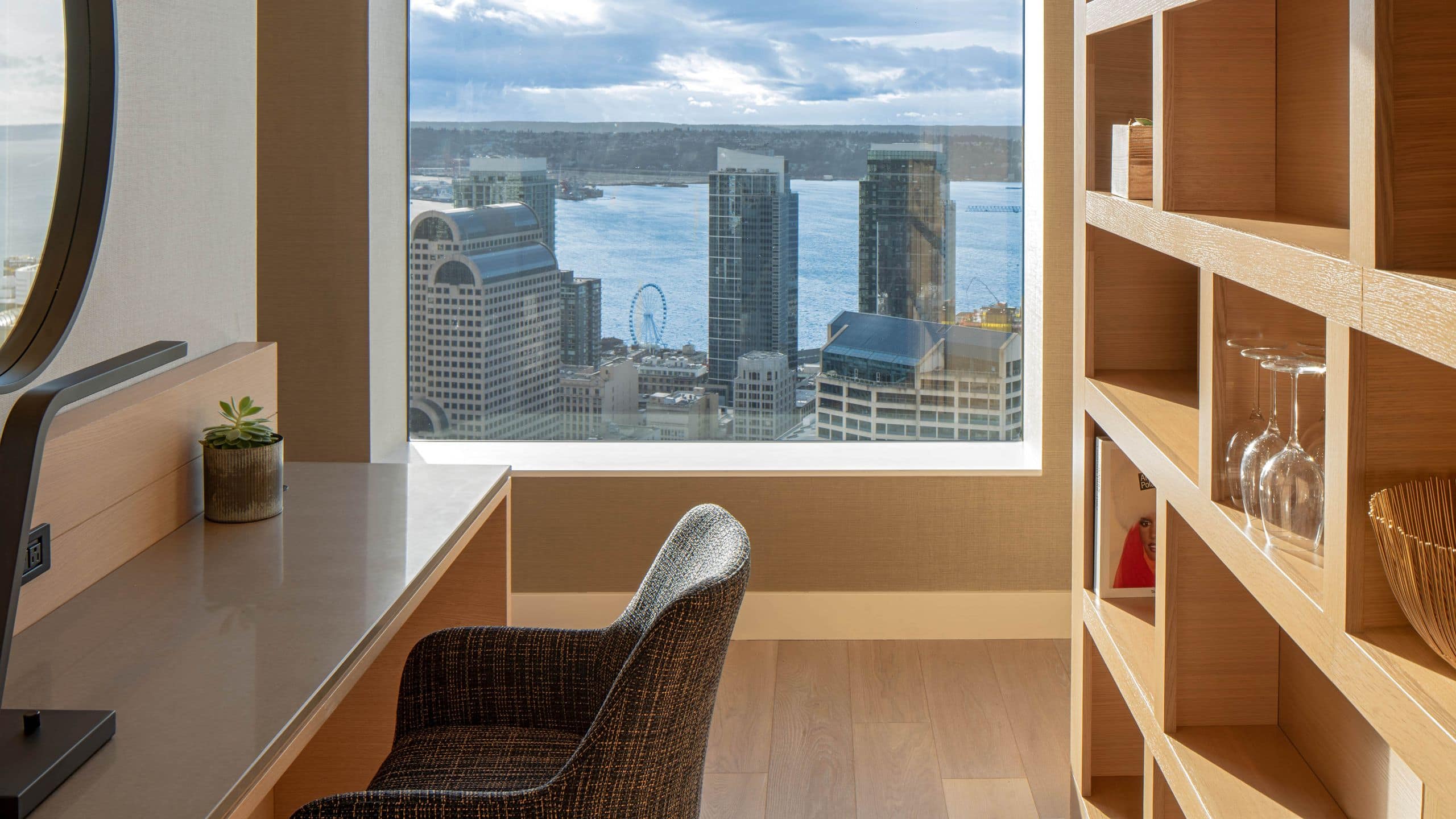 Hyatt Regency Seattle Suite Office